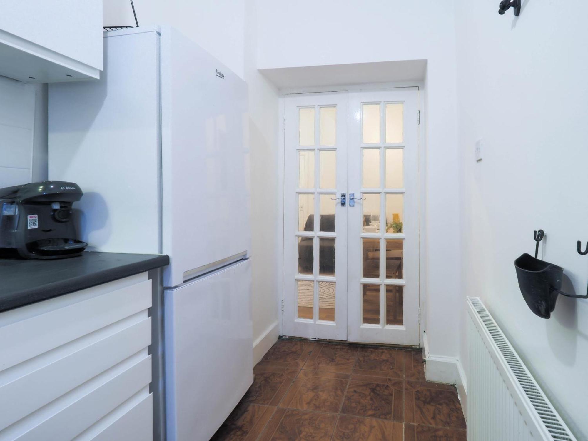 F1 Cozy 2 Bed Flat Opposite Olympia Sleeps 5 People * London