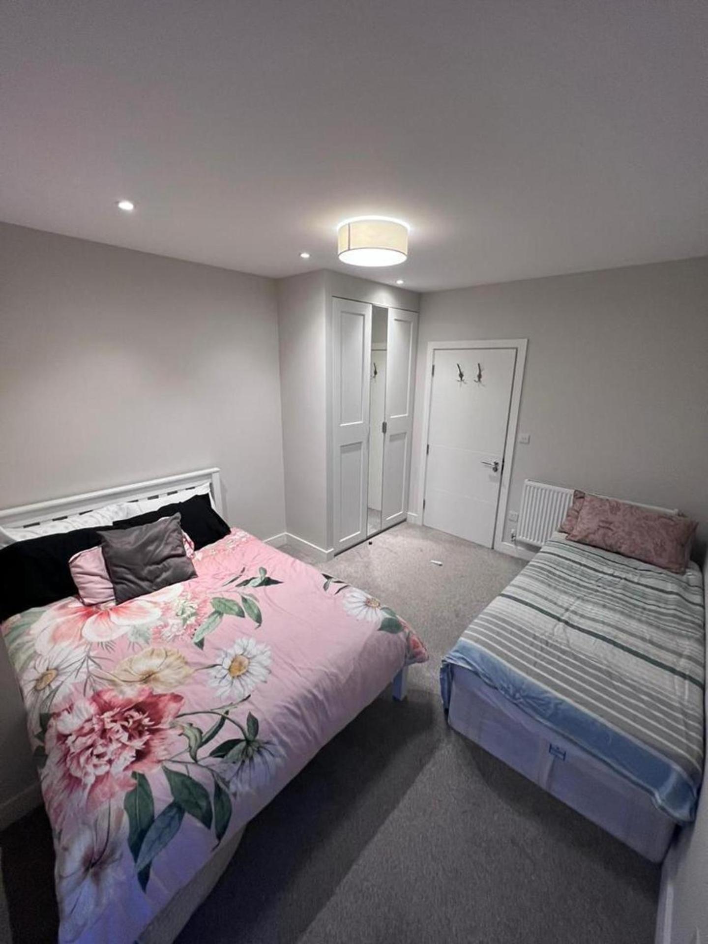 3br-3bath-central London-parking-petsok-fireplace Apartment London