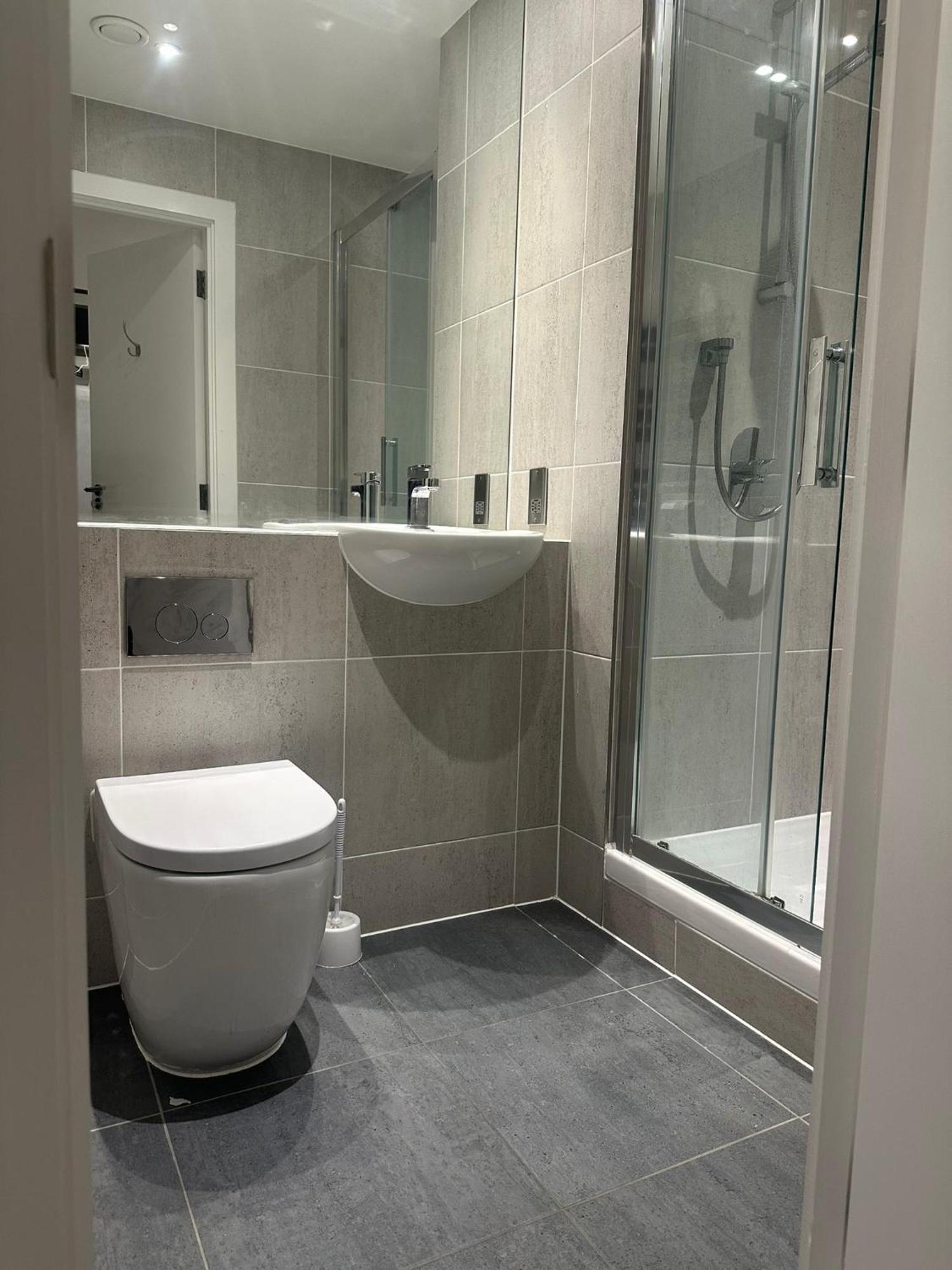 A Beautiful Two Bedroom Two Bathroom Apartment, A Few Minutes From The Iconic 02 Arena