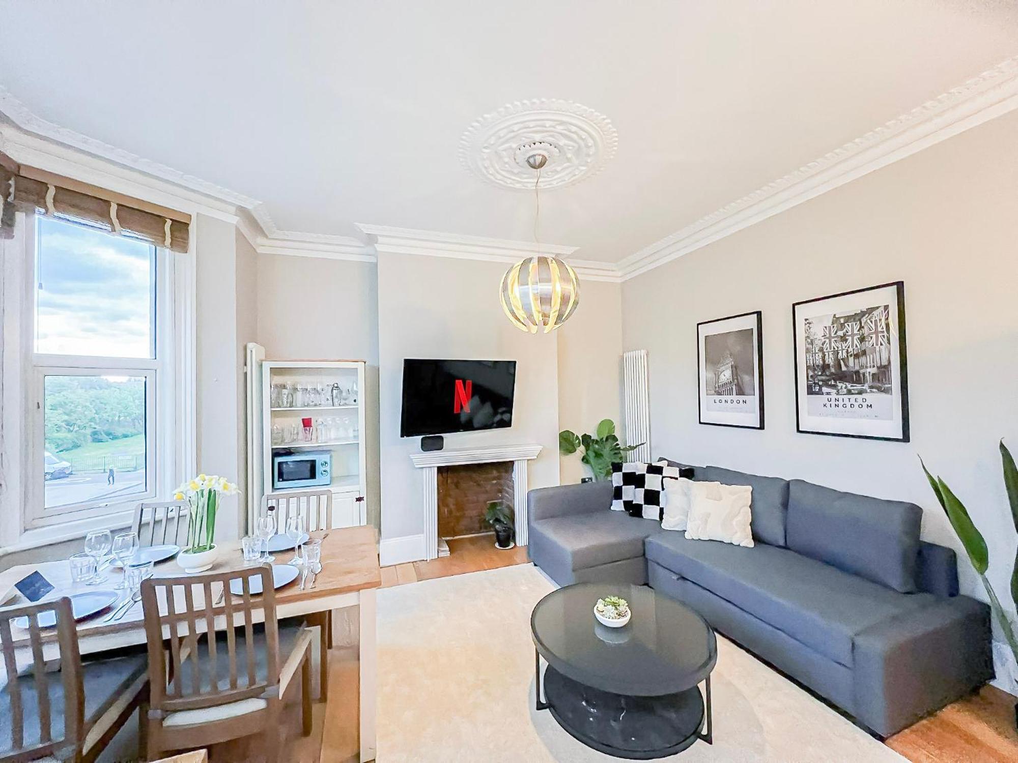 Tranquil 3bdr Haven In Stockwell Near The Oval