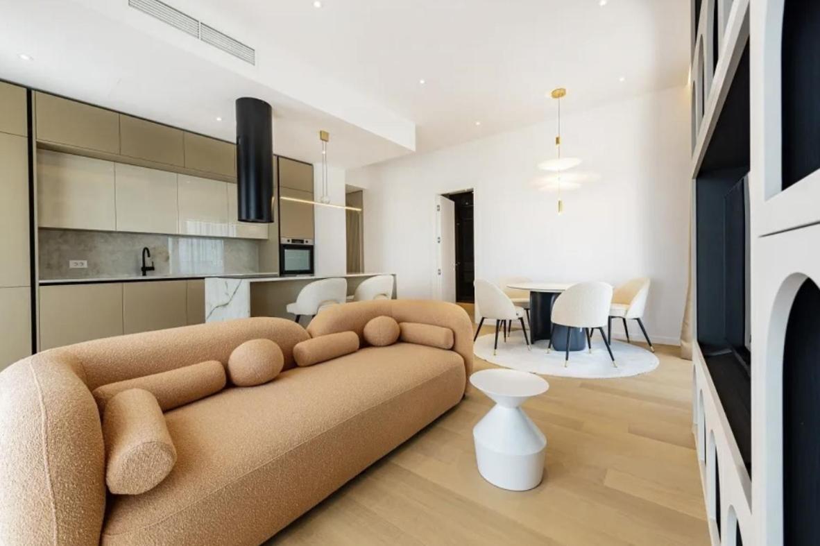 Lovely 4 Bdr Parking Apartment *