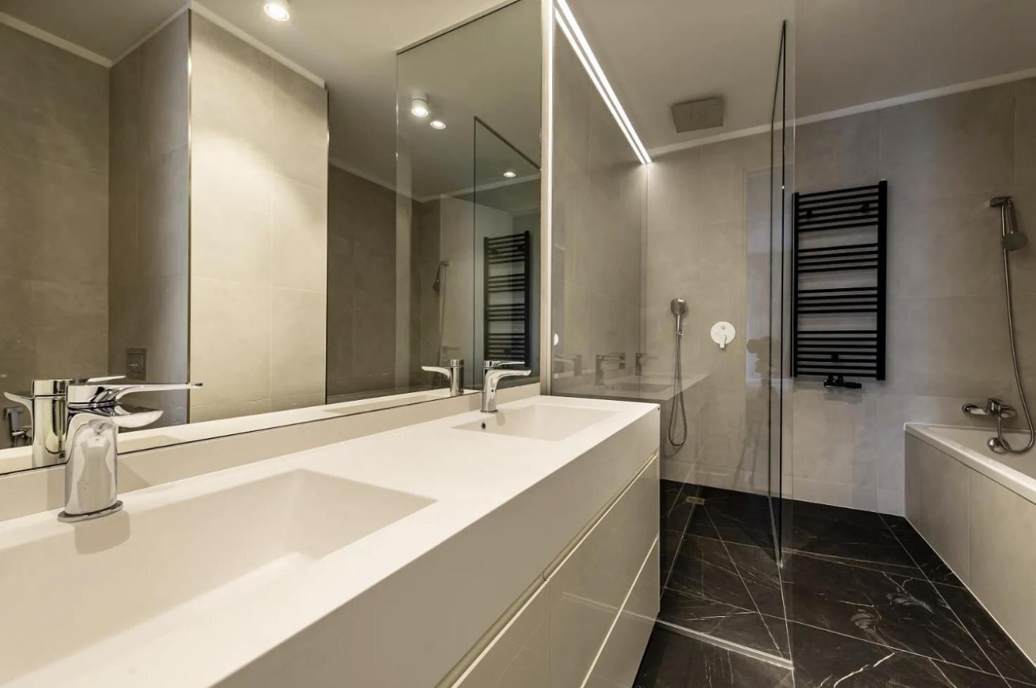 Lovely 4 Bdr Parking Apartment London