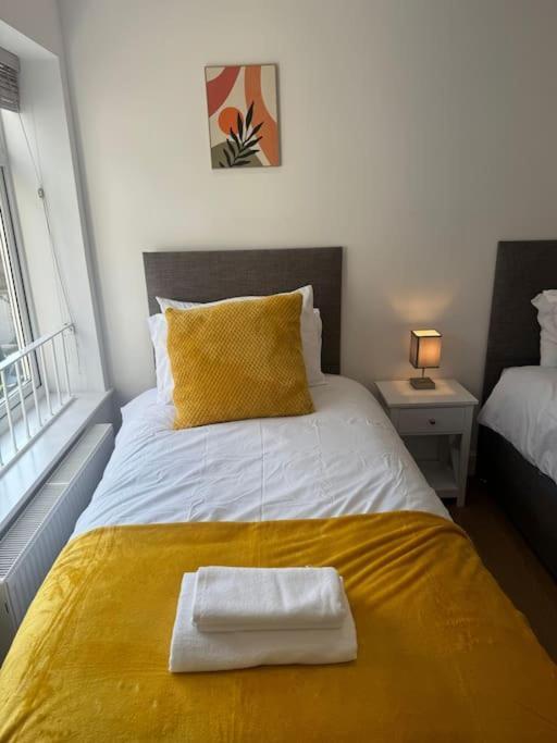 2 Bedroom, Parking, Hounslow St Apartamento