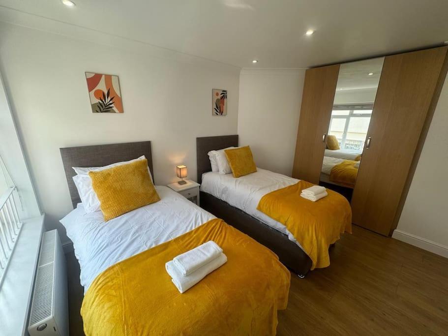 2 Bedroom, Parking, Hounslow St Apartamento Londres