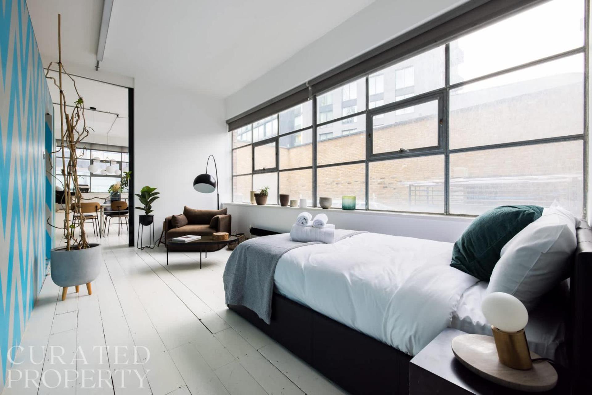 Spacious & Bright Loft - Shoreditch