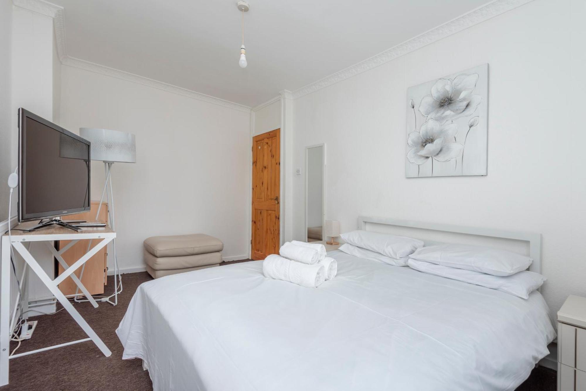 Entire 3 Bedroom Luxury In With Private Balcony * Londen