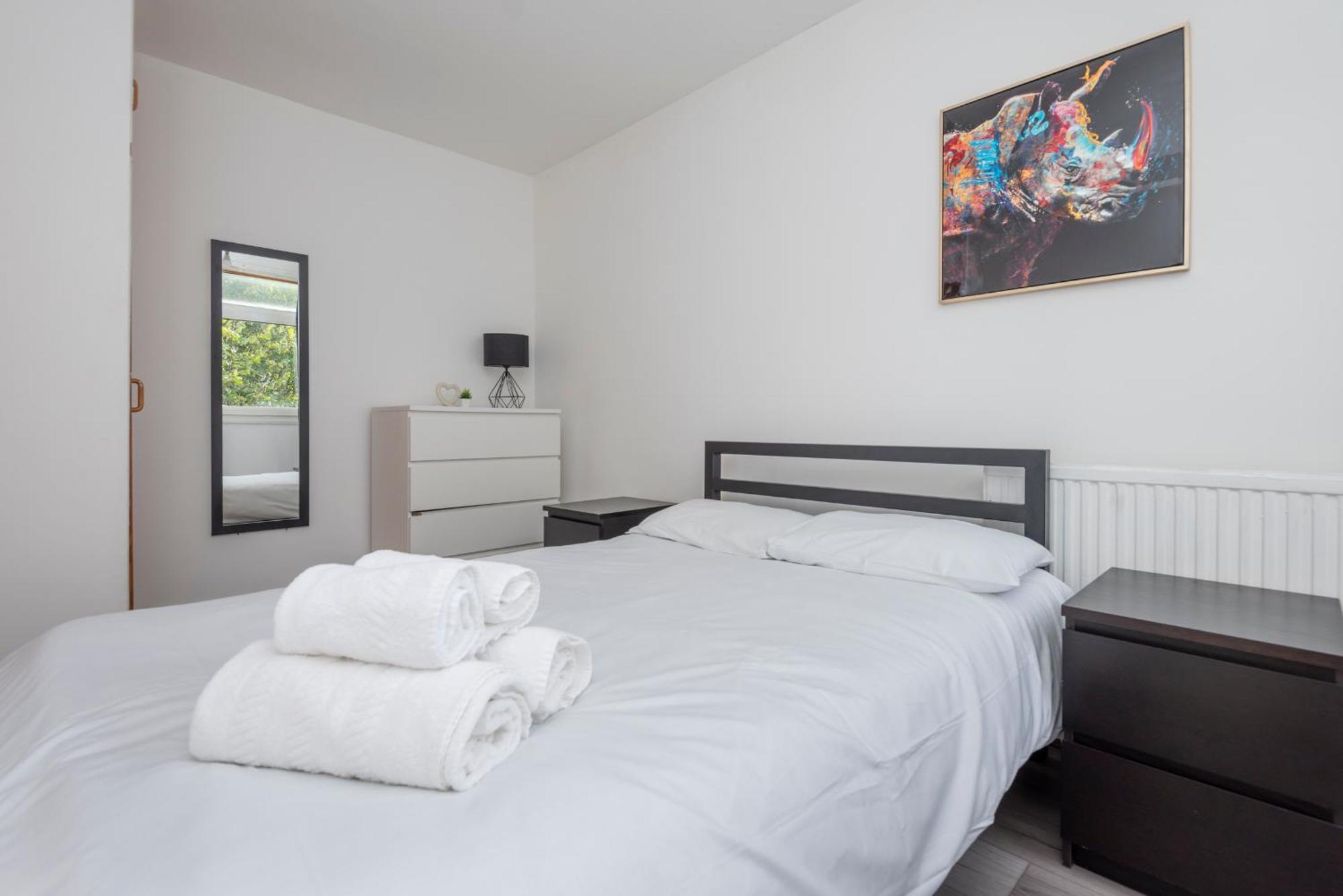 Appartement Entire 3 Bedroom Luxury In With Private Balcony *