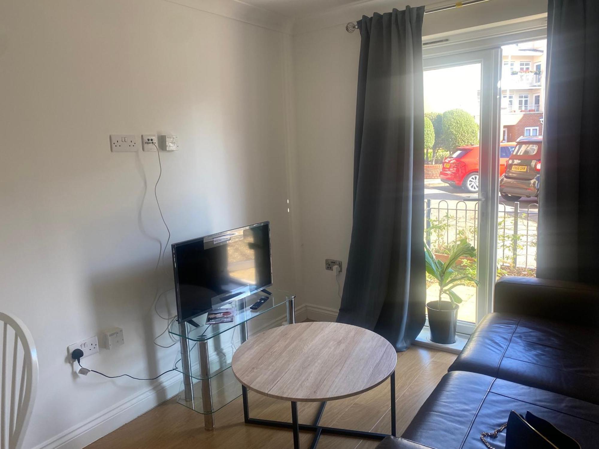 Flat 1 Emmanuel Court Apartment *