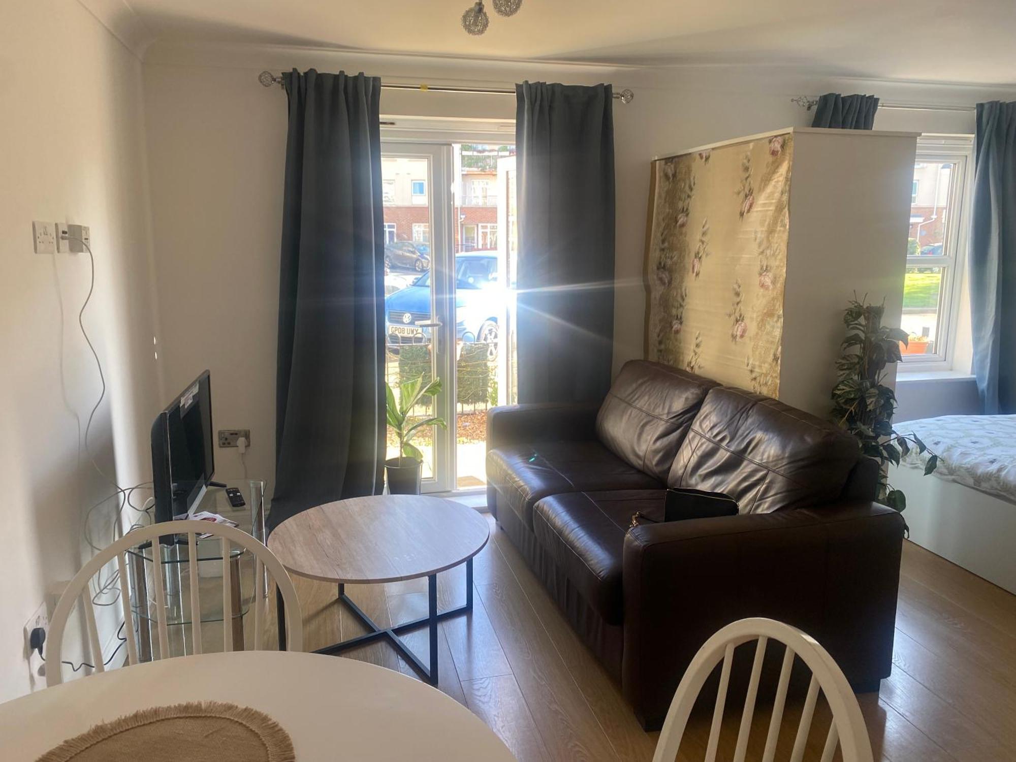 Apartment Flat 1 Emmanuel Court London