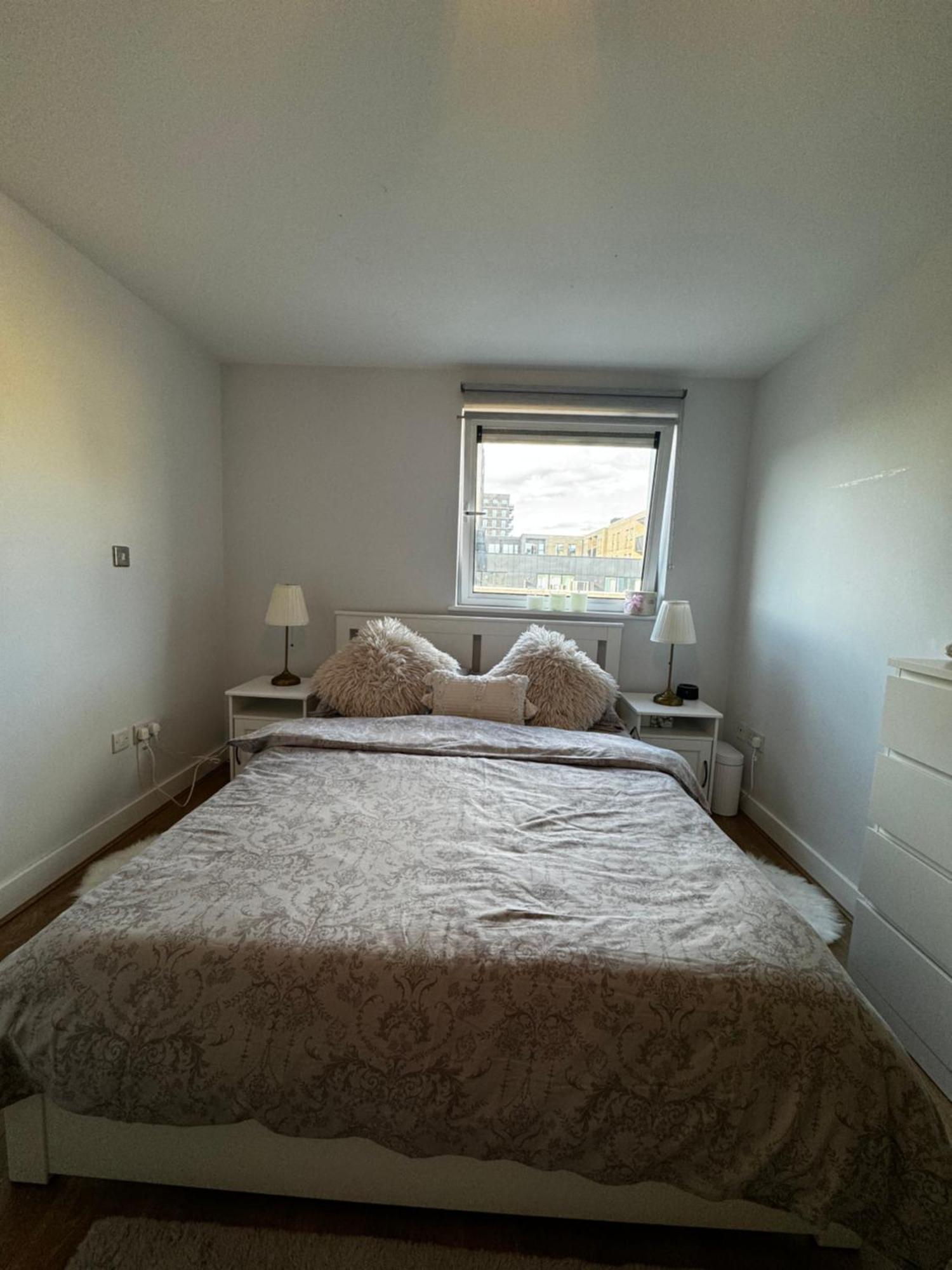Entire Luxurious Flat In Beckton Excel Netflix & Free Wifi Apartment *