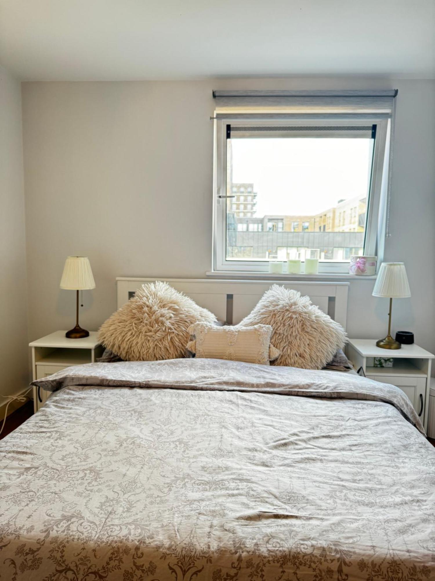 Apartment Entire Luxurious Flat In Beckton Excel Netflix & Free Wifi