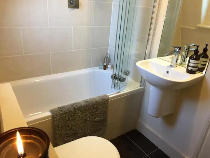 Stylish Floor 1 Bed Flat In West Hampstead *