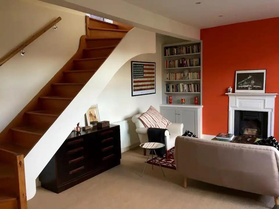 Stylish Floor 1 Bed Flat In West Hampstead Apartment London