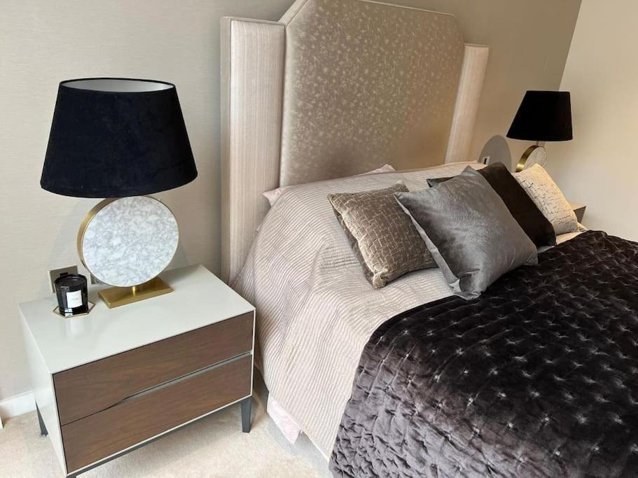 Luxury Chelsea Waterfront View Apartment *