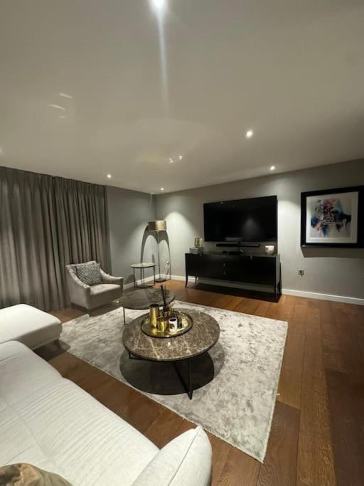 Luxury Chelsea Waterfront View London