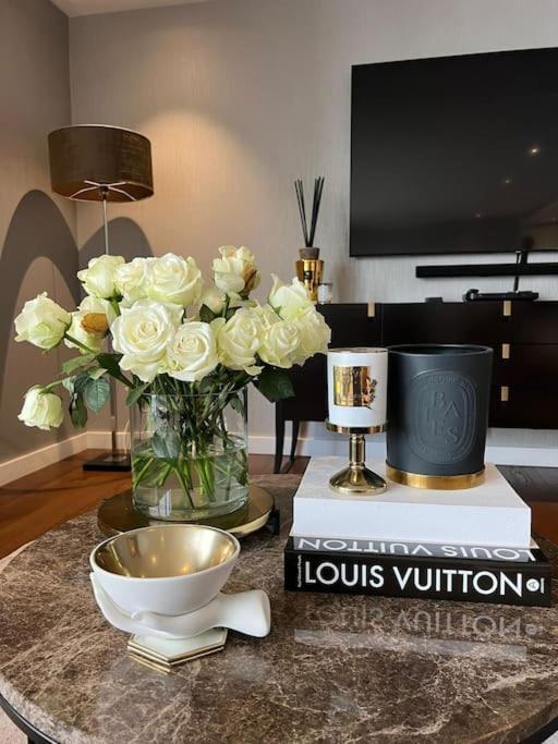 Luxury Chelsea Waterfront View Apartment London
