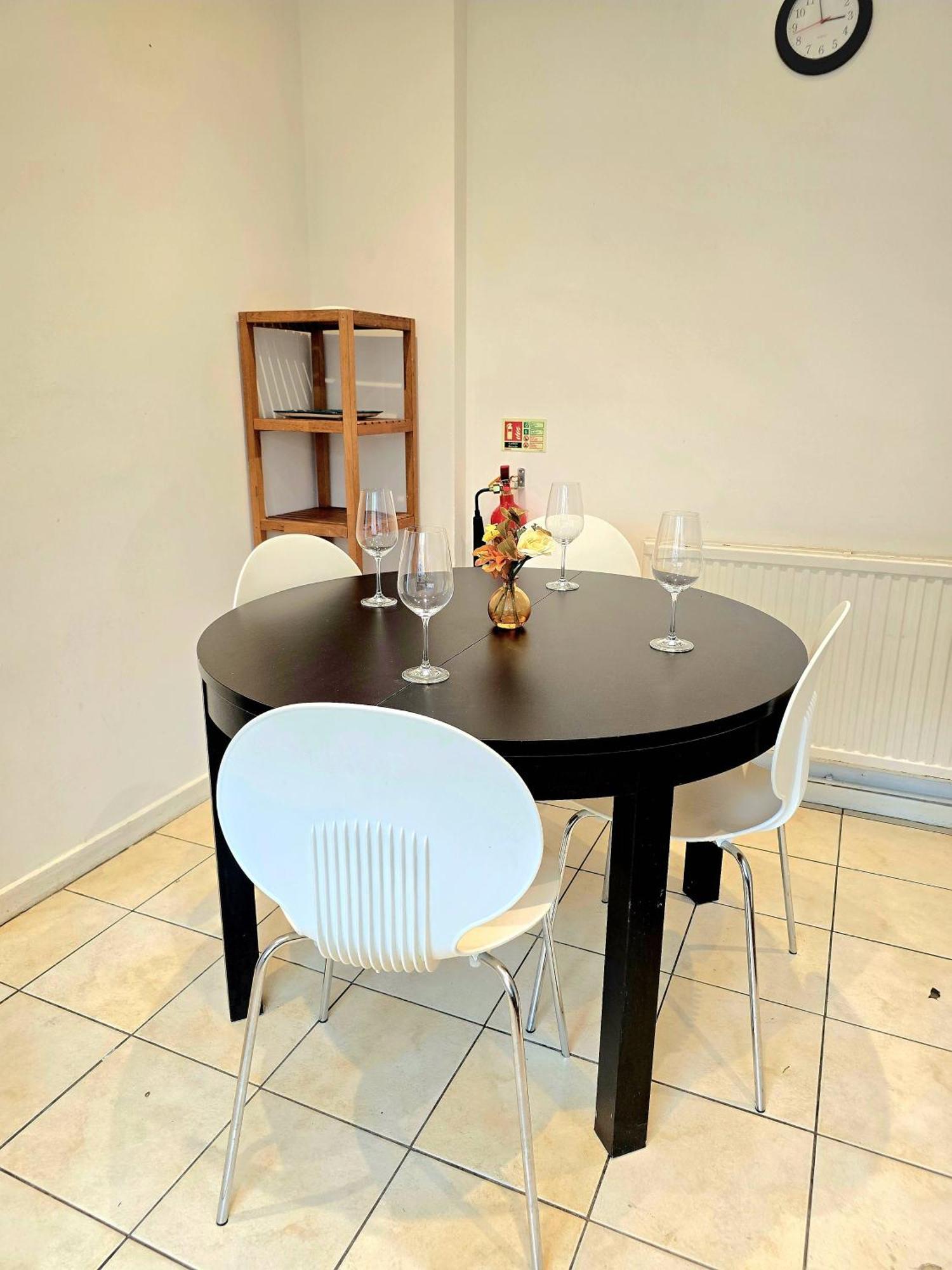 Ferienhaus Charming 4 Bedroom Duplex With Private Entrance London