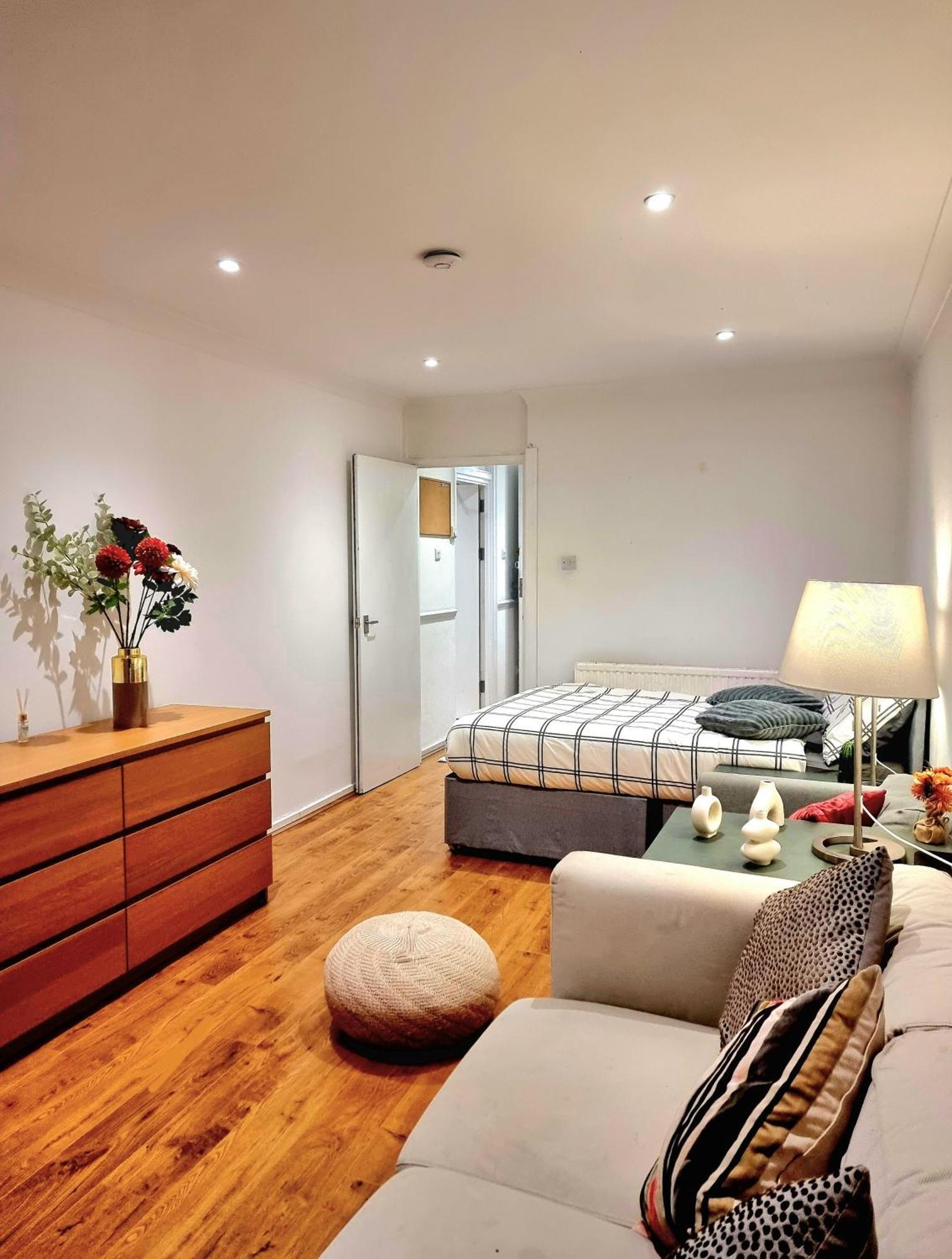 Ferienhaus Charming 4 Bedroom Duplex With Private Entrance