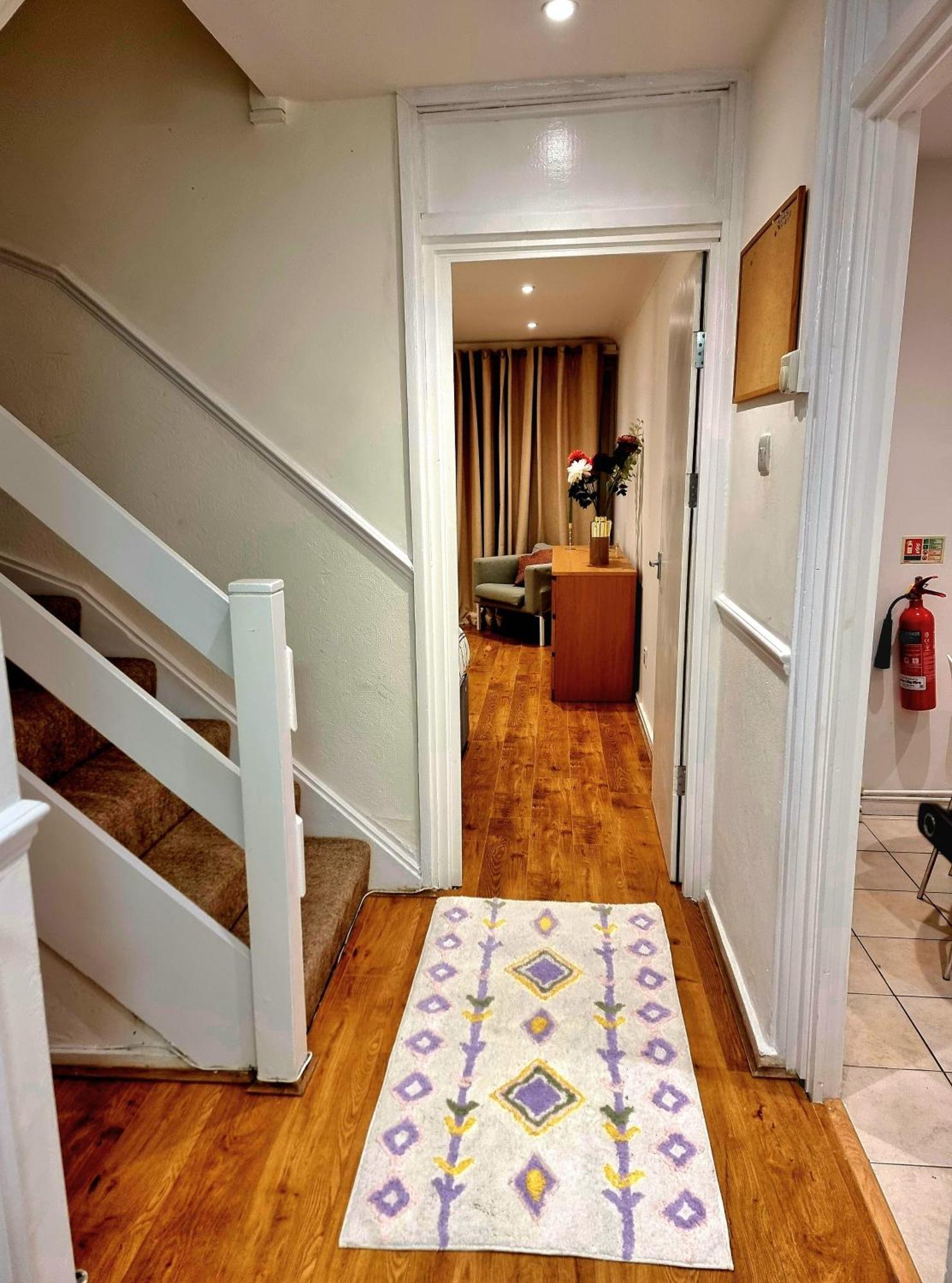 Charming 4 Bedroom Duplex With Private Entrance Ferienhaus *
