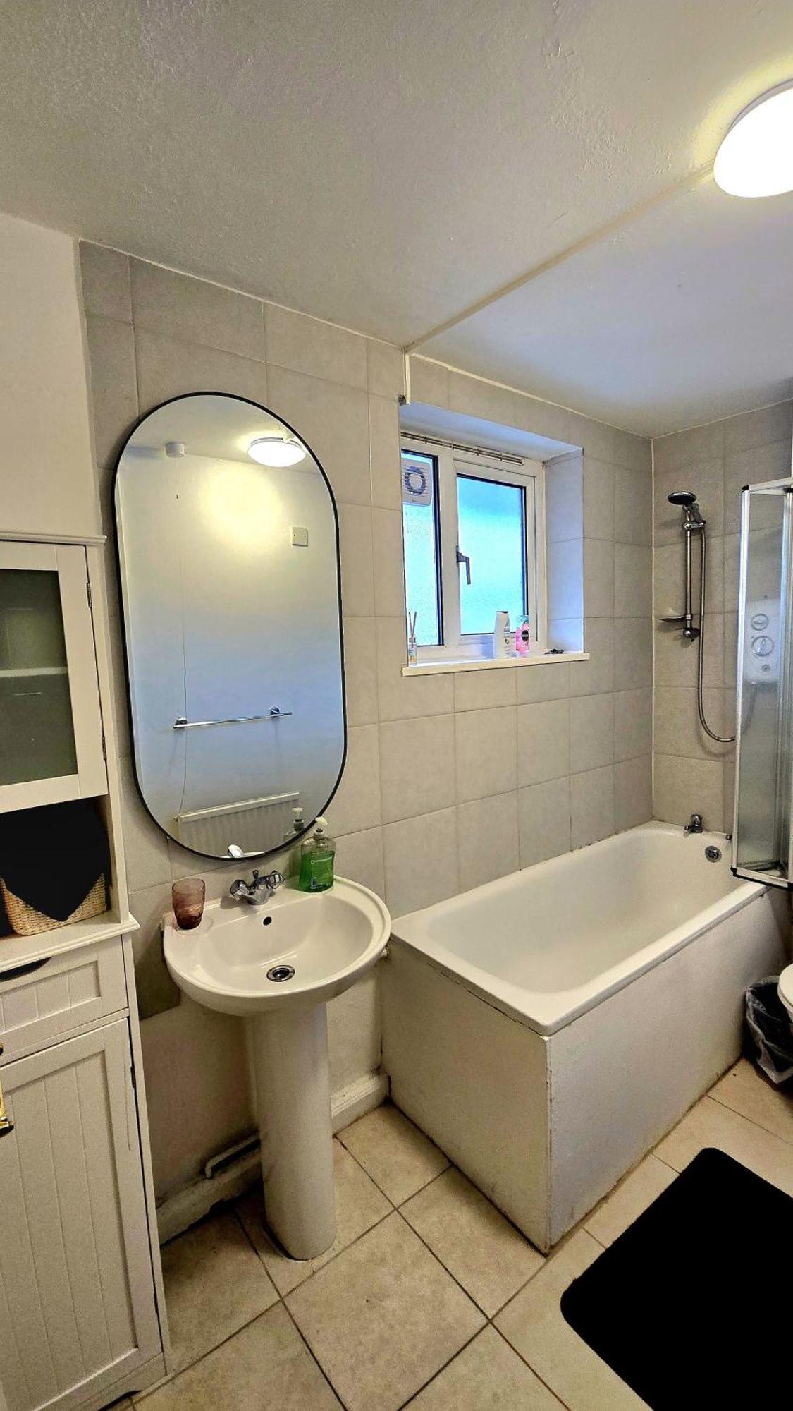 Ferienhaus Charming 4 Bedroom Duplex With Private Entrance London