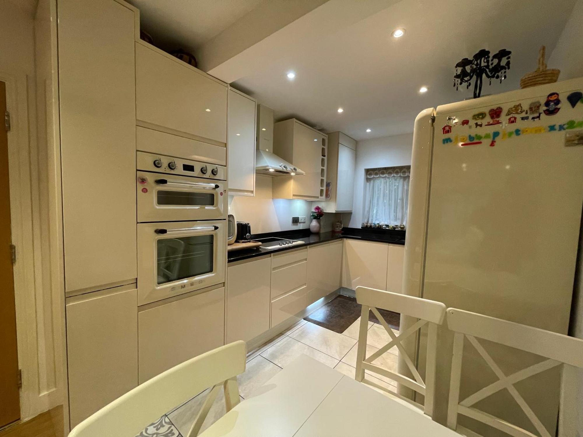 Luxury 4 Bedroom House With 4 Bathrooms - Elizabeth Line & Acton Stations At Walking Distance * London
