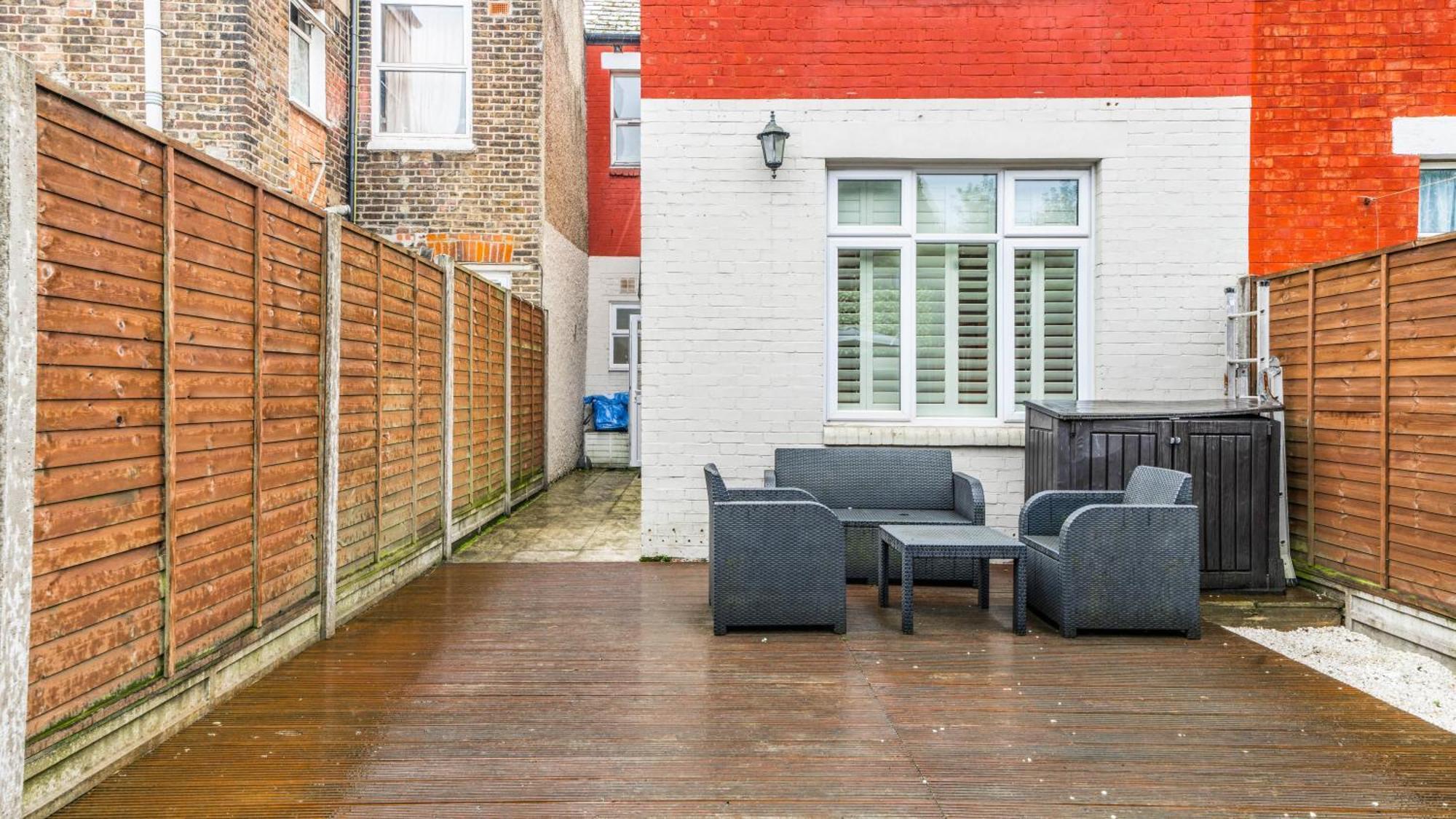 Apartment Immaculate With Garden-30 Mins To