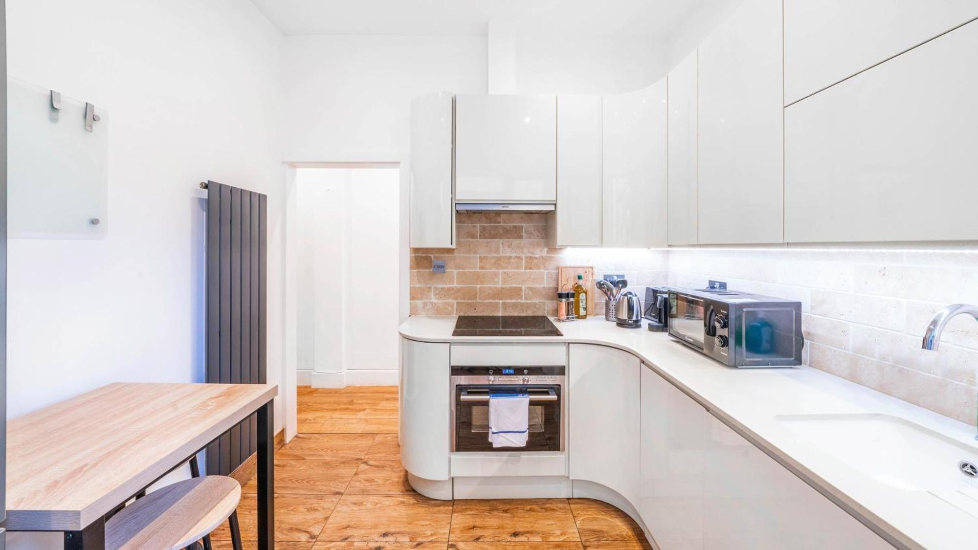 Immaculate With Garden-30 Mins To Apartment