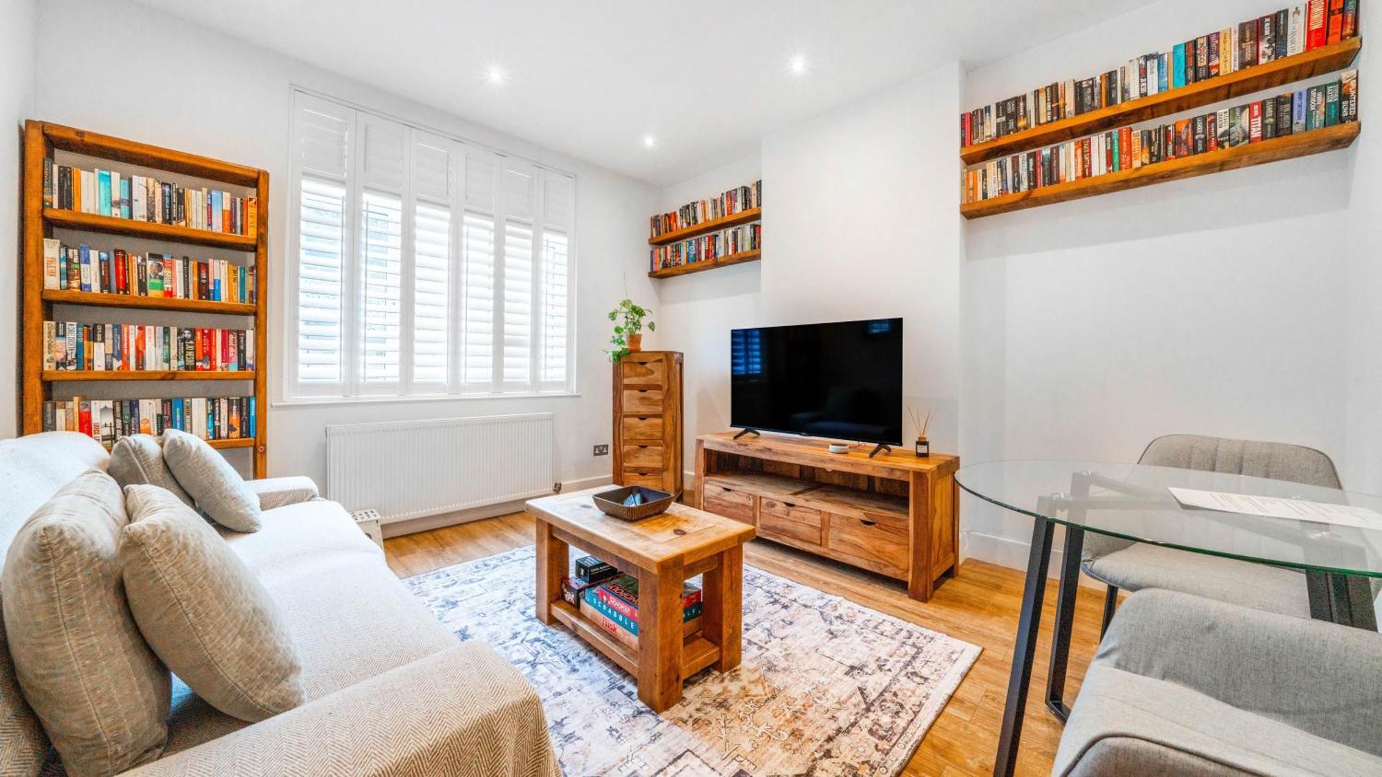 Immaculate With Garden-30 Mins To Apartment *