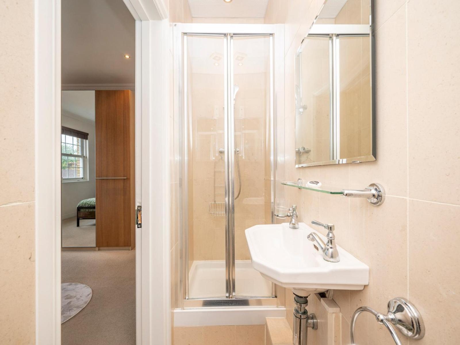 Apartamento Gated Riverside Se16 With Parking Pass The Keys