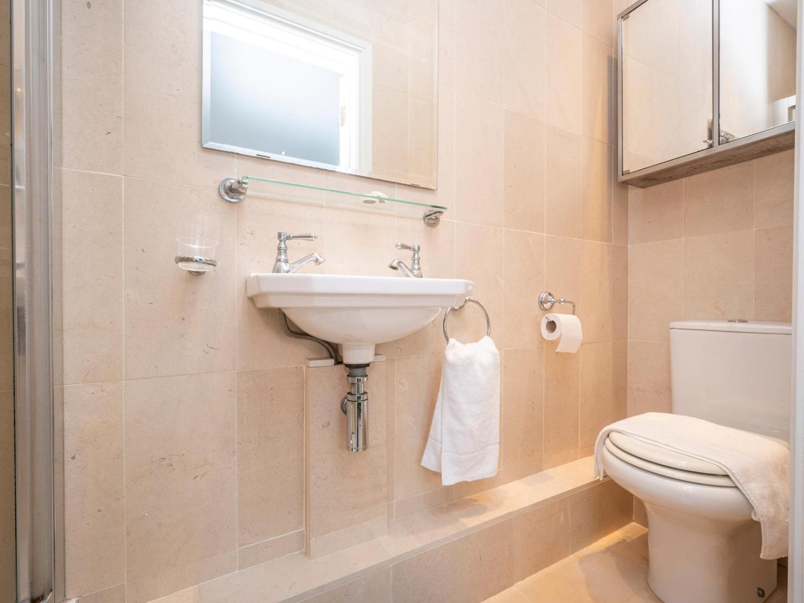 Gated Riverside Se16 With Parking Pass The Keys Londres