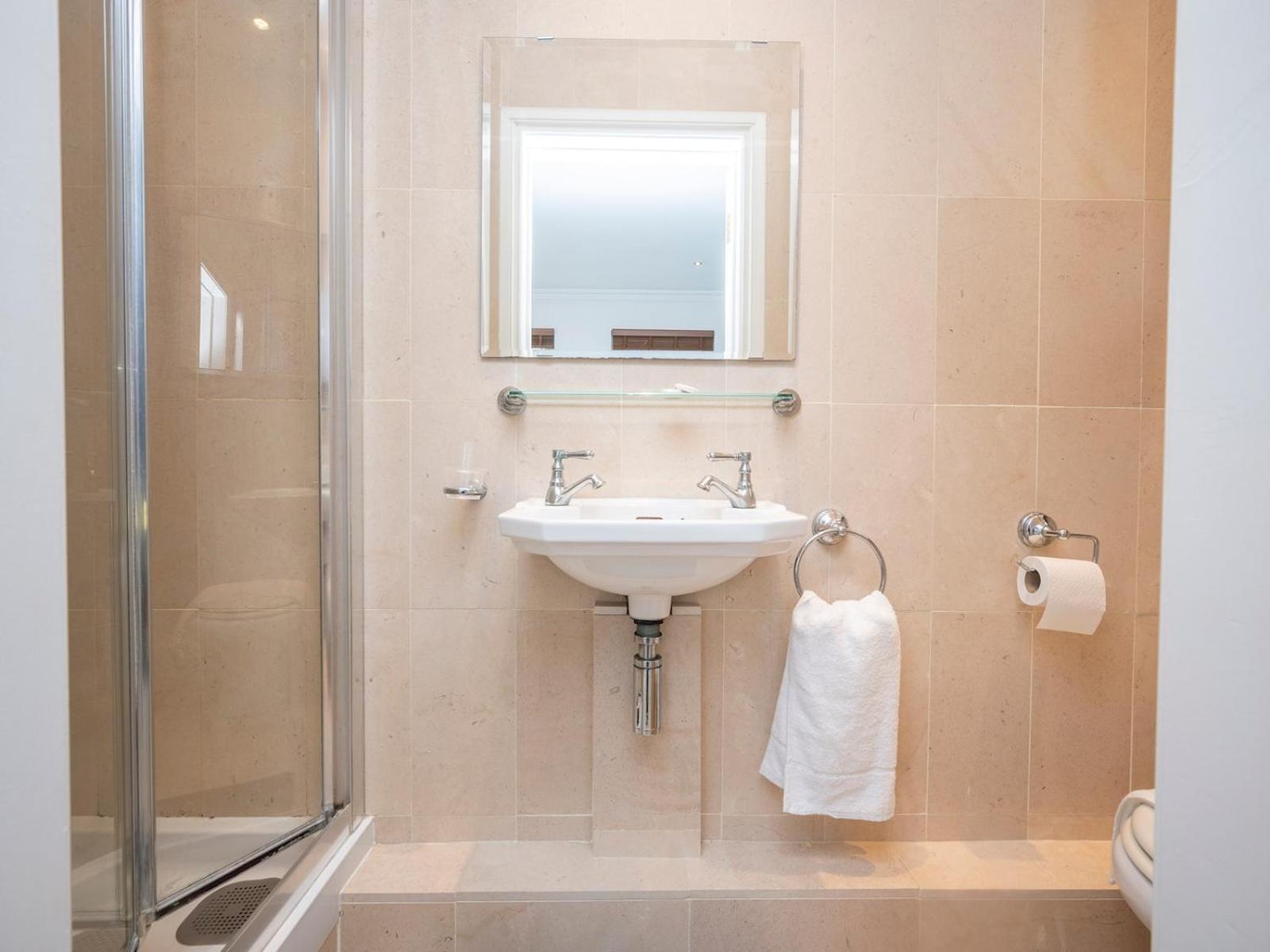 Apartamento Gated Riverside Se16 With Parking Pass The Keys