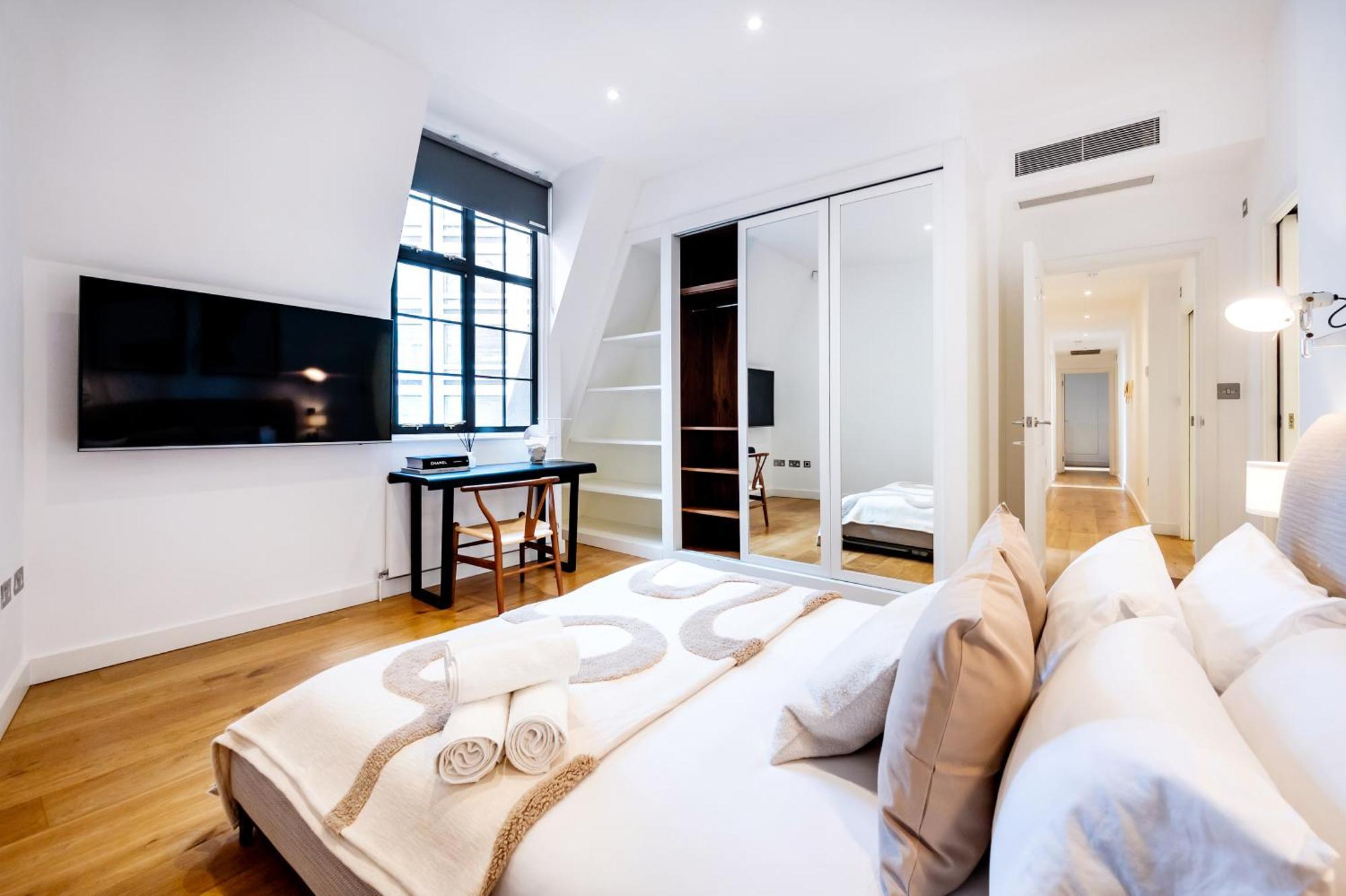 Apartment Luxury Aircon 3 Bedr, 4 Beds, 2 Bath Trafalgar Sq London