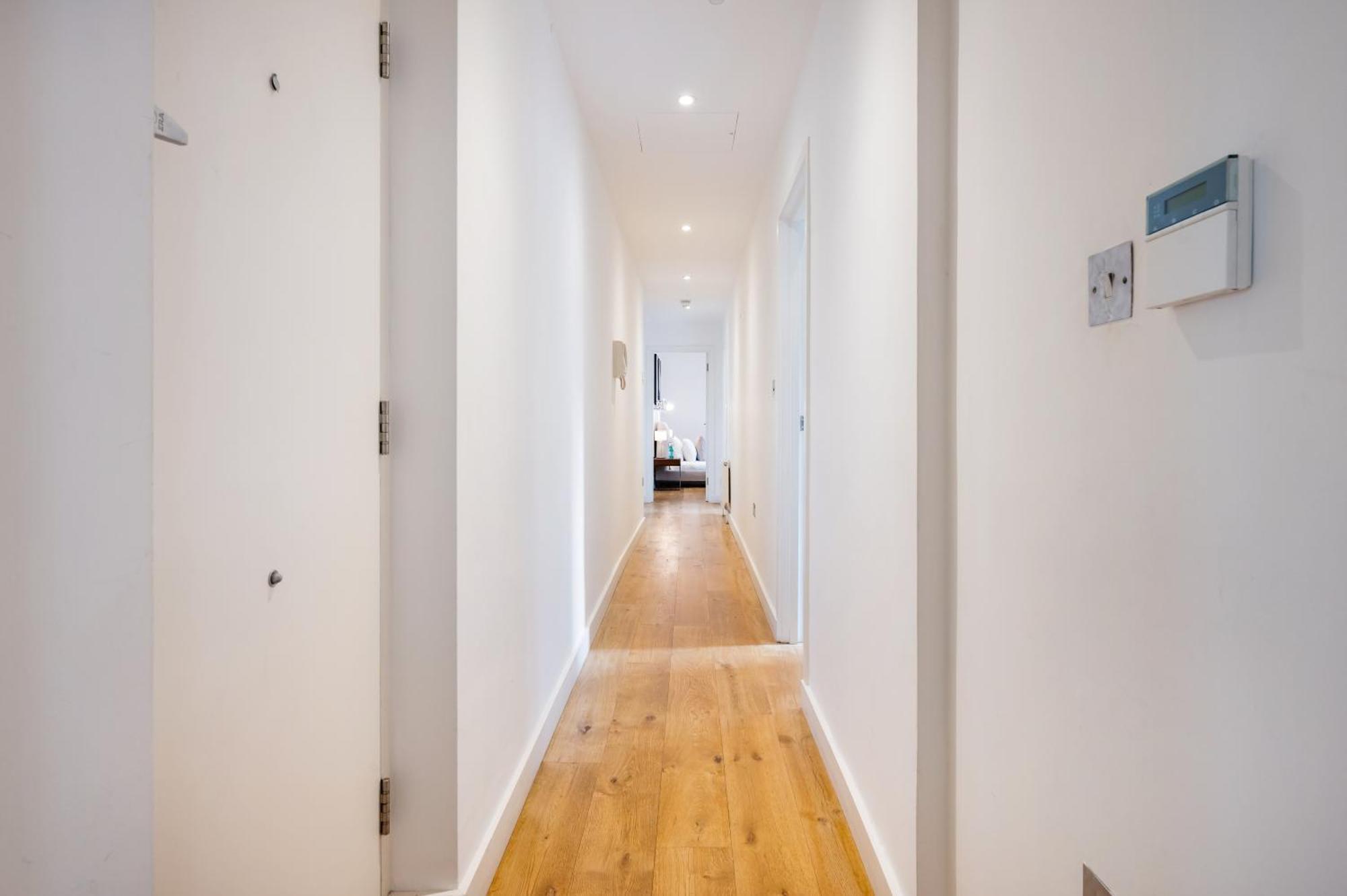 Luxury Aircon 3 Bedr, 4 Beds, 2 Bath Trafalgar Sq London