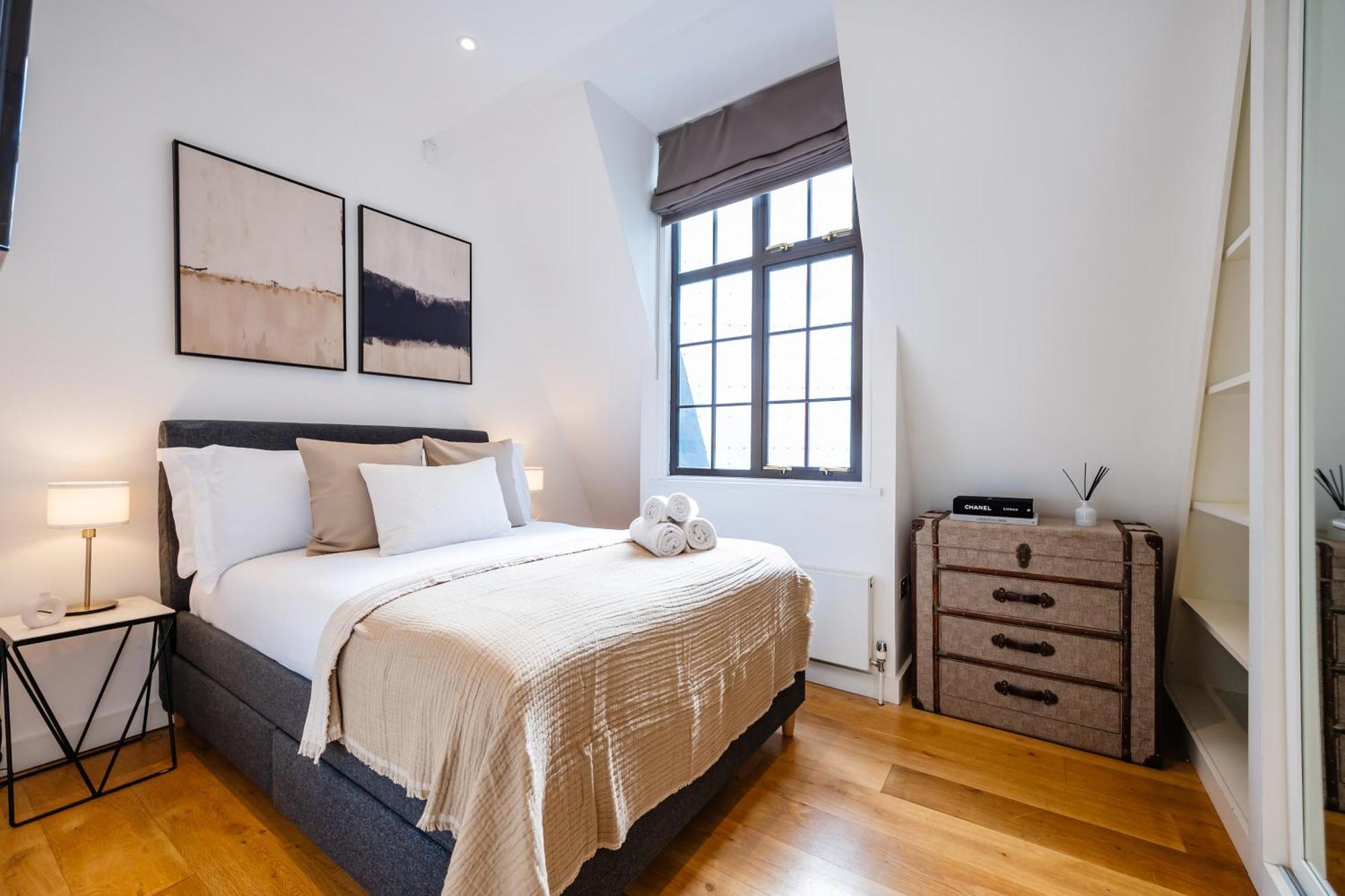 Apartment Luxury Aircon 3 Bedr, 4 Beds, 2 Bath Trafalgar Sq *