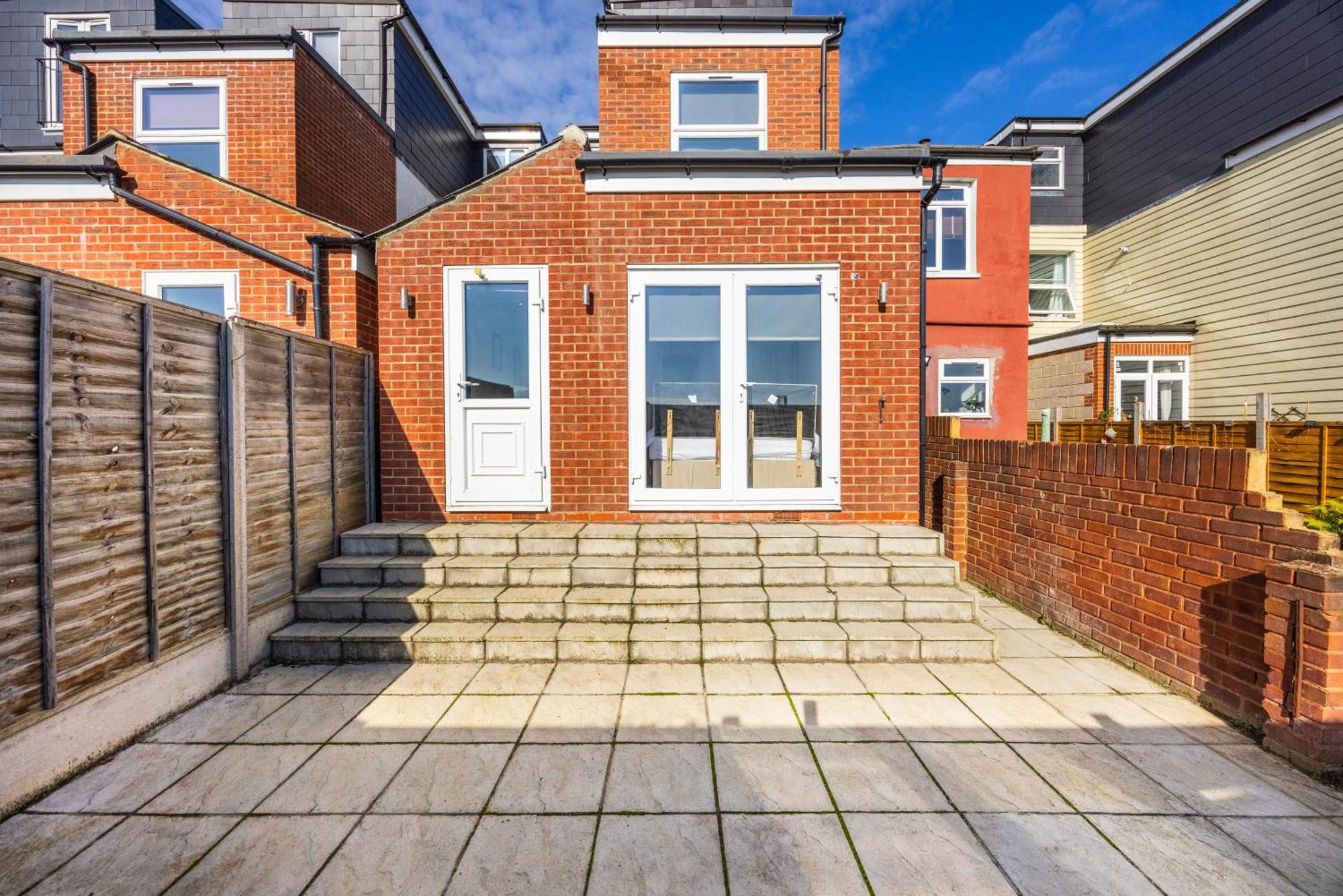 Apartment Modern 3 Bedroom With Ensuite