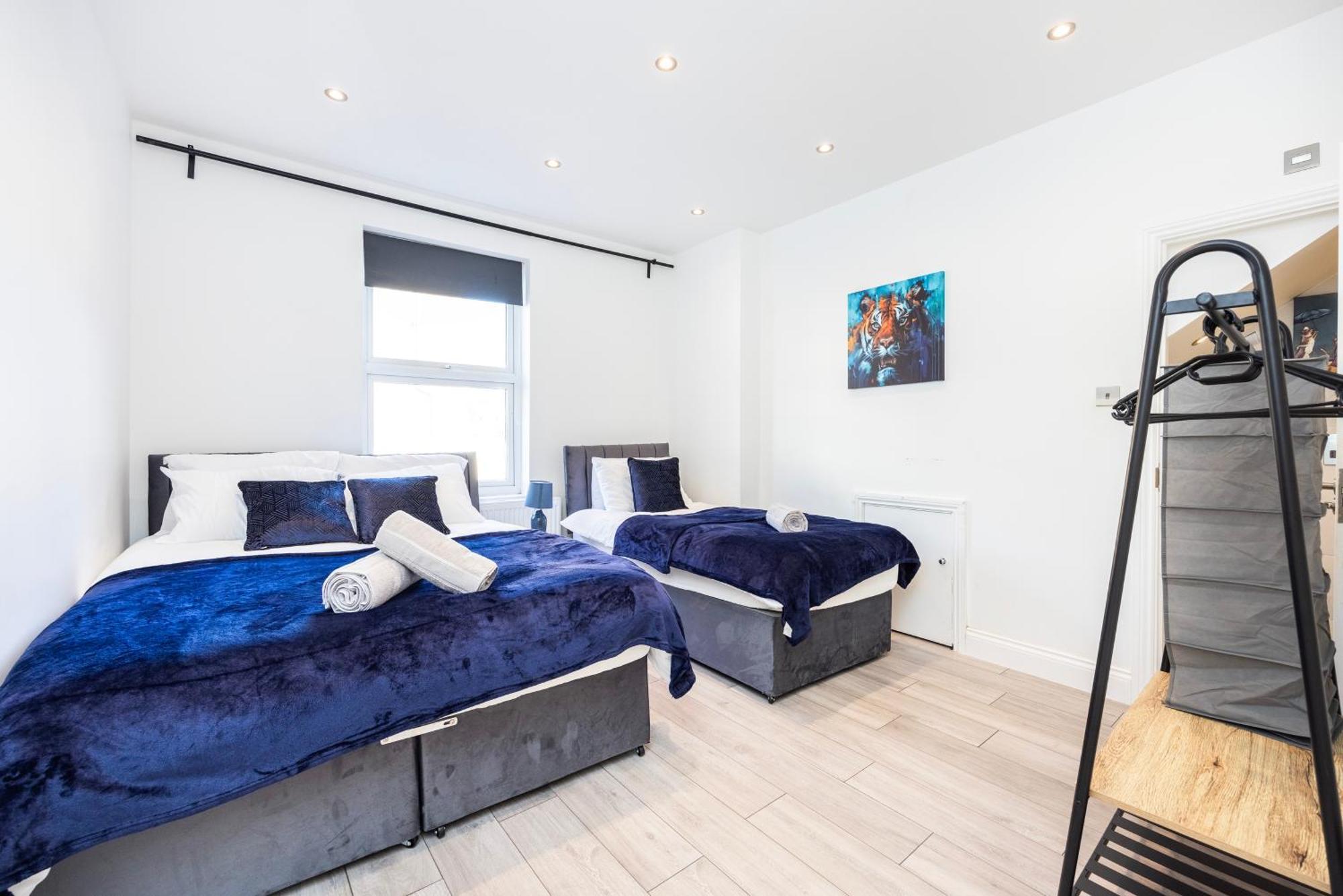 Modern 3 Bedroom With Ensuite Apartment *