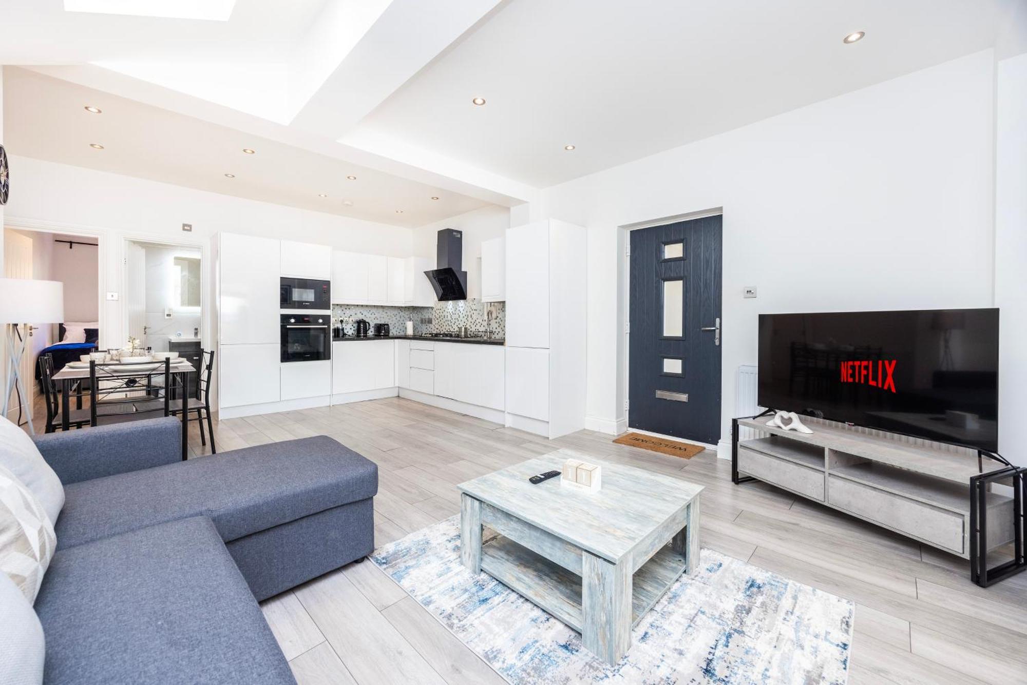 Apartment Modern 3 Bedroom With Ensuite London