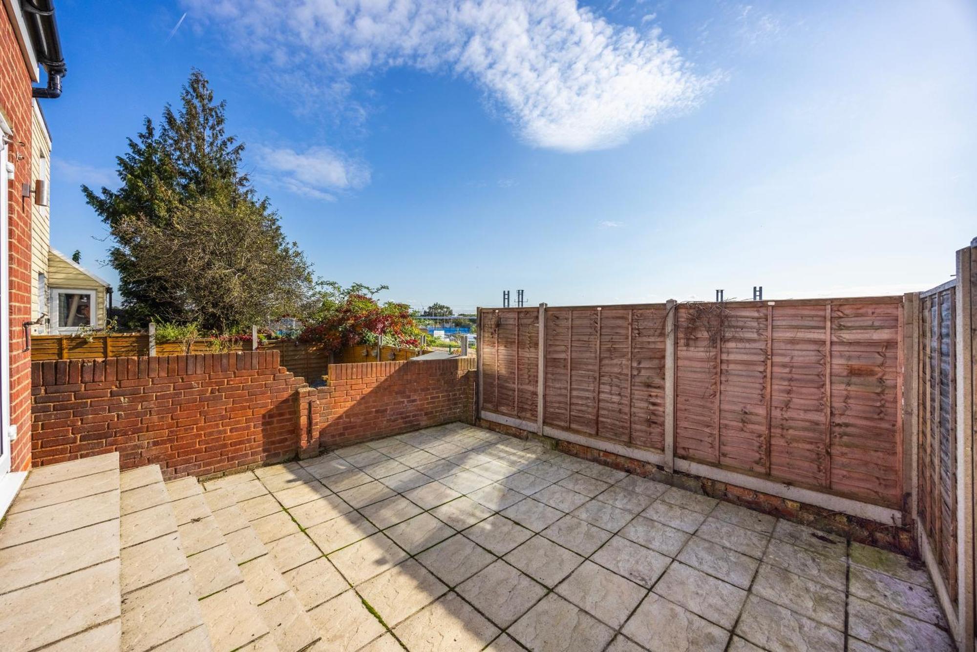 Modern 3 Bedroom With Ensuite Apartment London