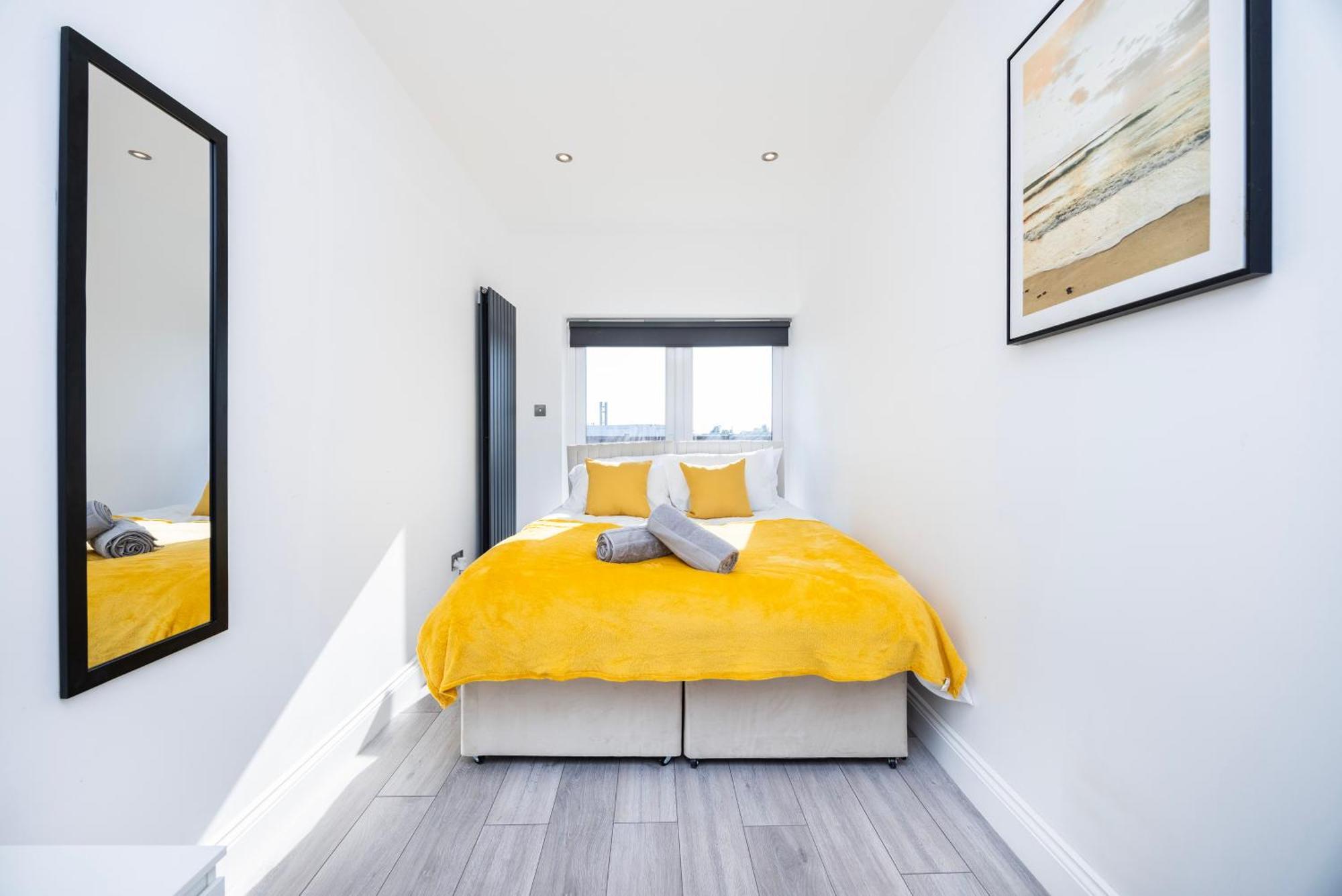 Modern 3 Bedroom With Ensuite Apartment *