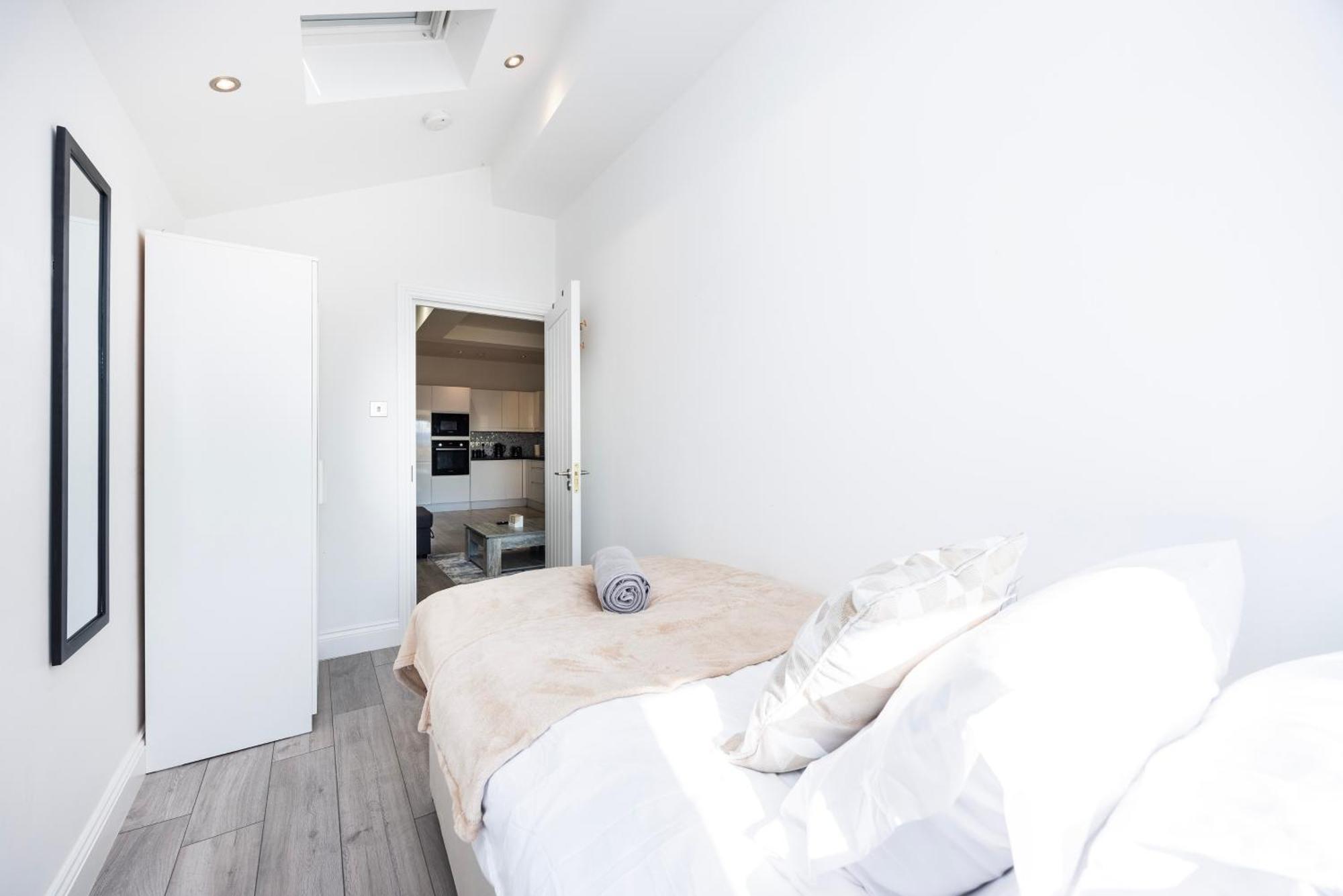 Modern 3 Bedroom With Ensuite London