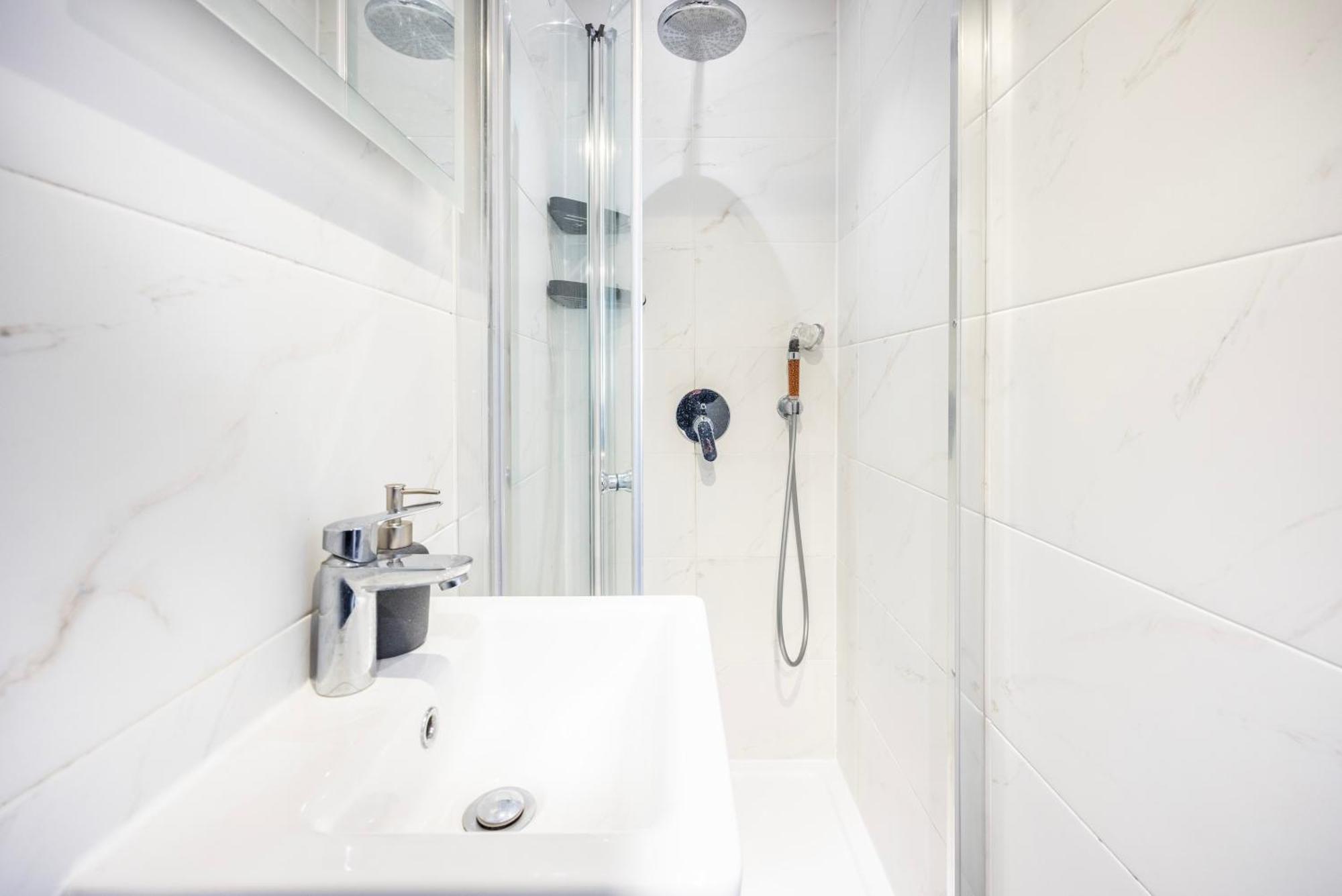 Modern 3 Bedroom With Ensuite * London