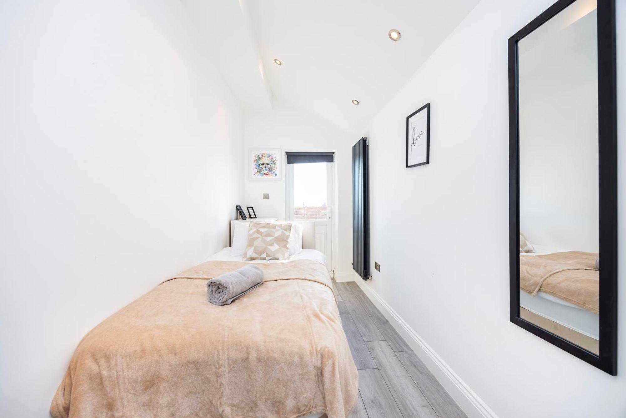 Apartment Modern 3 Bedroom With Ensuite *