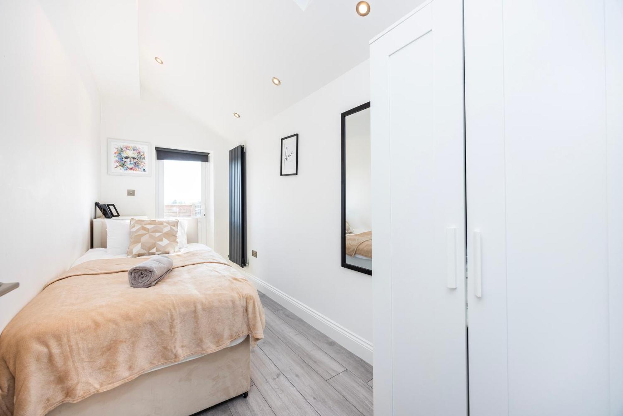 Apartment Modern 3 Bedroom With Ensuite *