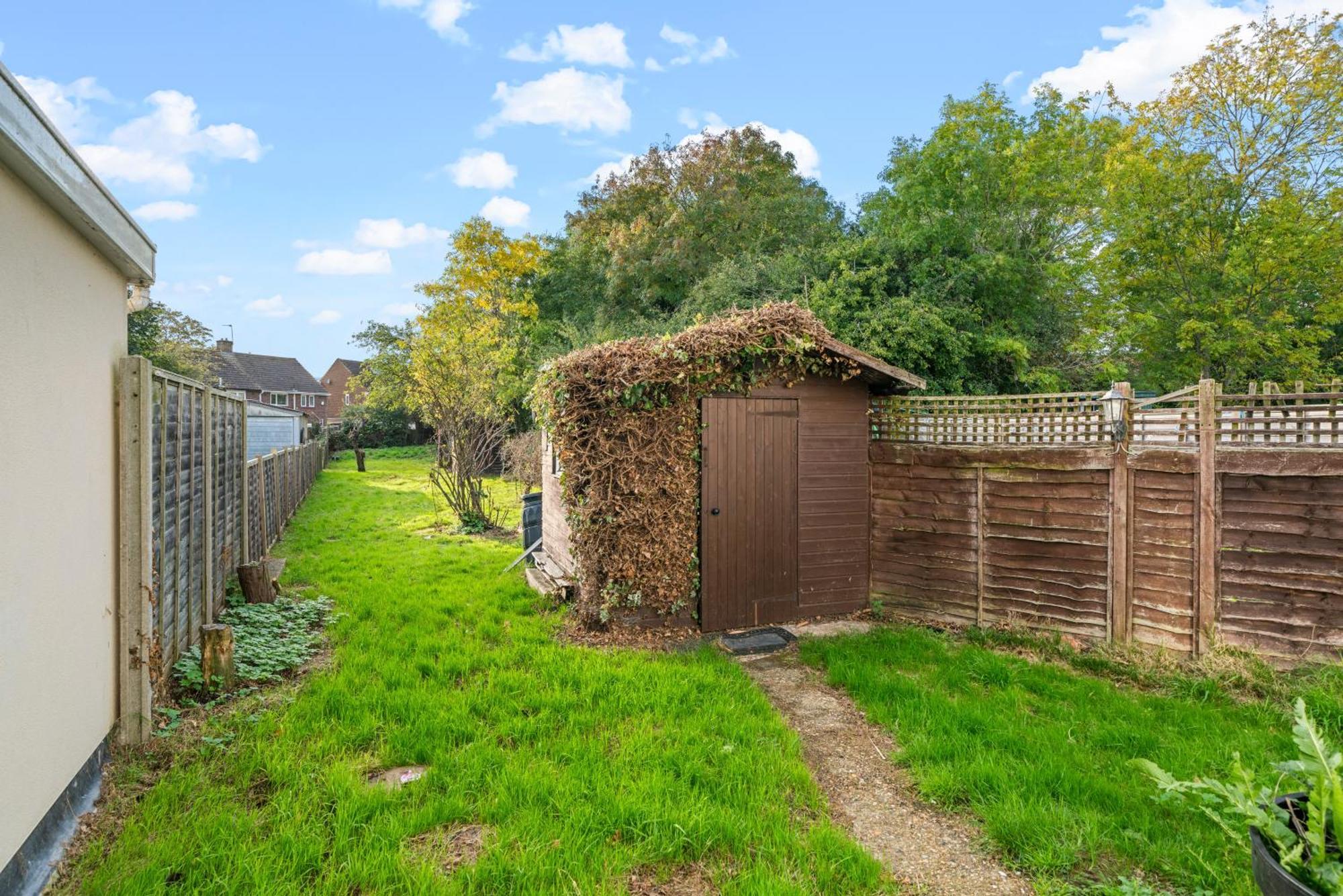 Apartment 2 Bed Luxury Parking And Garden - Close To Heathrow