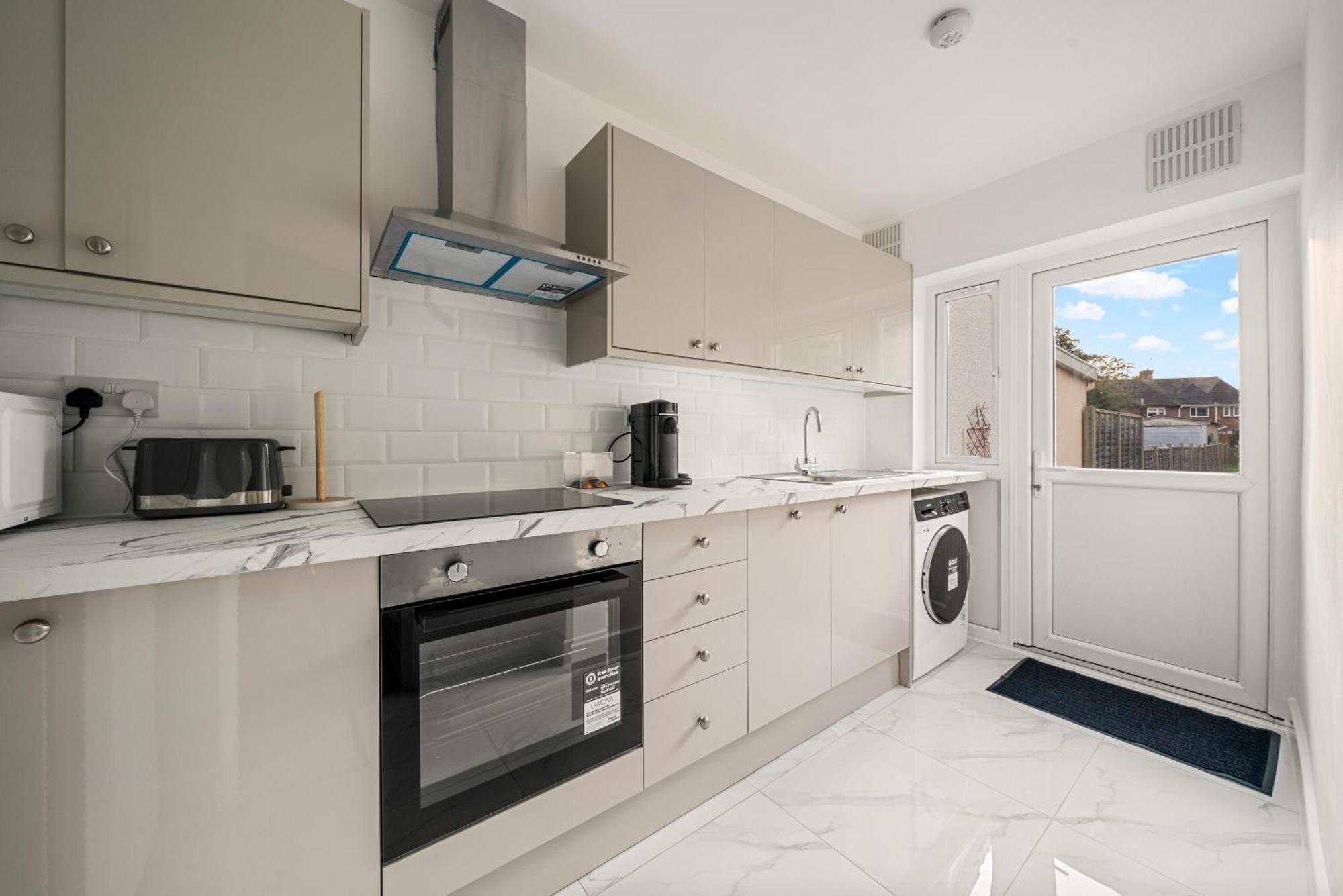 2 Bed Luxury Parking And Garden - Close To Heathrow Apartment London