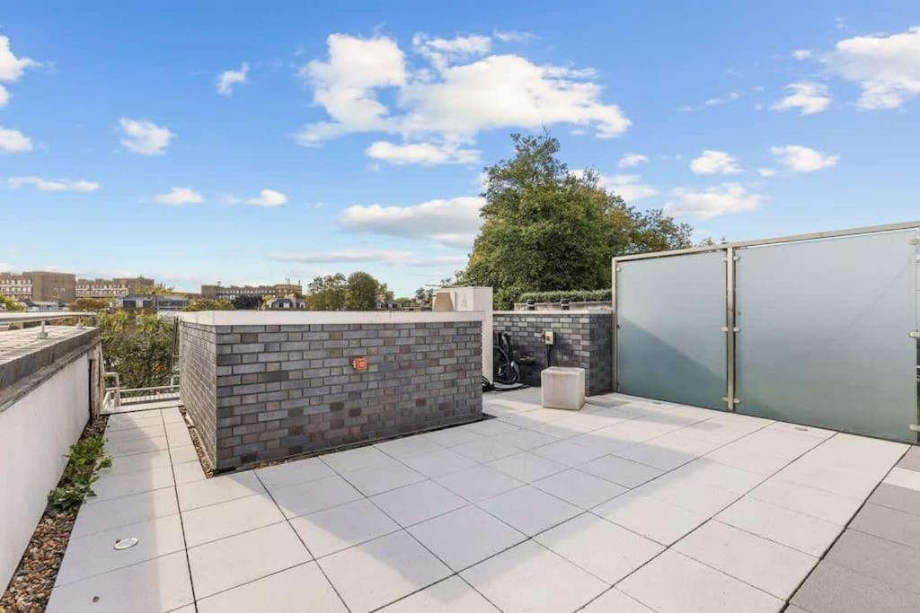 Stylishly Designed 4 Bedroom * London