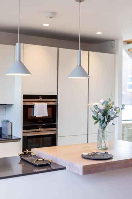 Stylishly Designed 4 Bedroom Apartment London