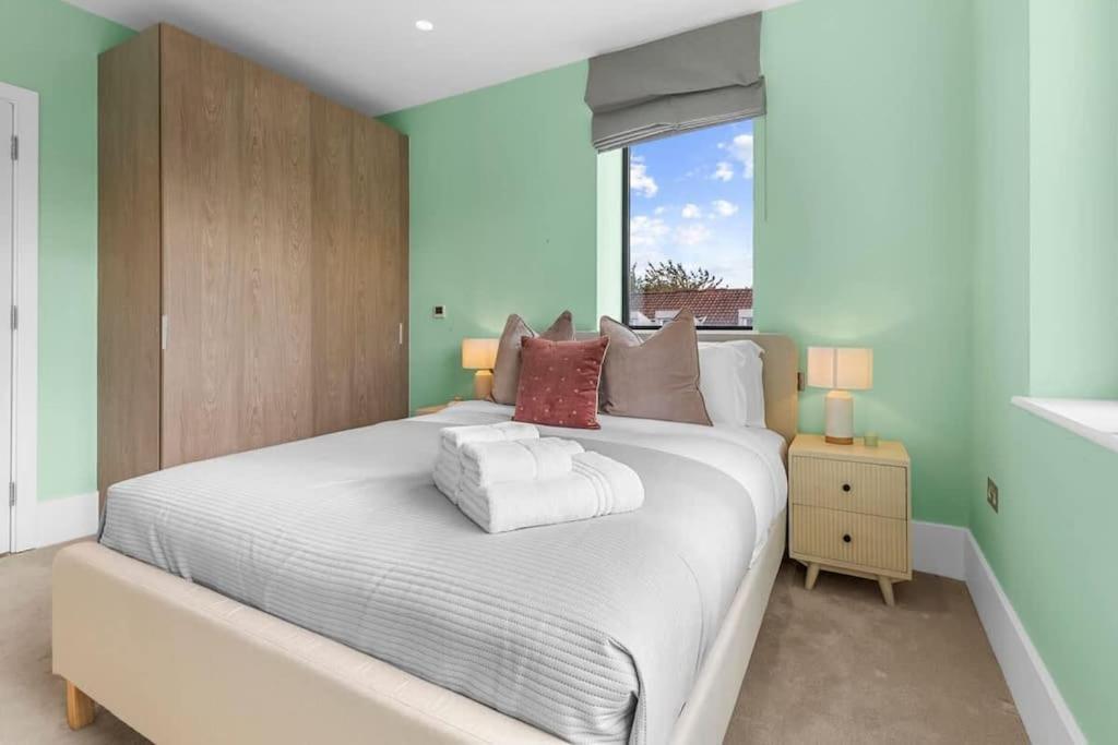 Stylishly Designed 4 Bedroom Apartment London