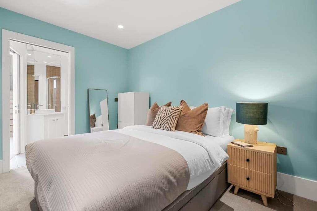 Stylishly Designed 4 Bedroom Apartment