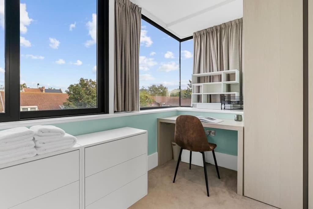 Stylishly Designed 4 Bedroom * London